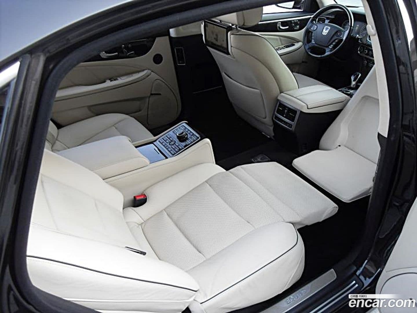 Main__Slider__Photo:Equus Hyundai 2013.10-0