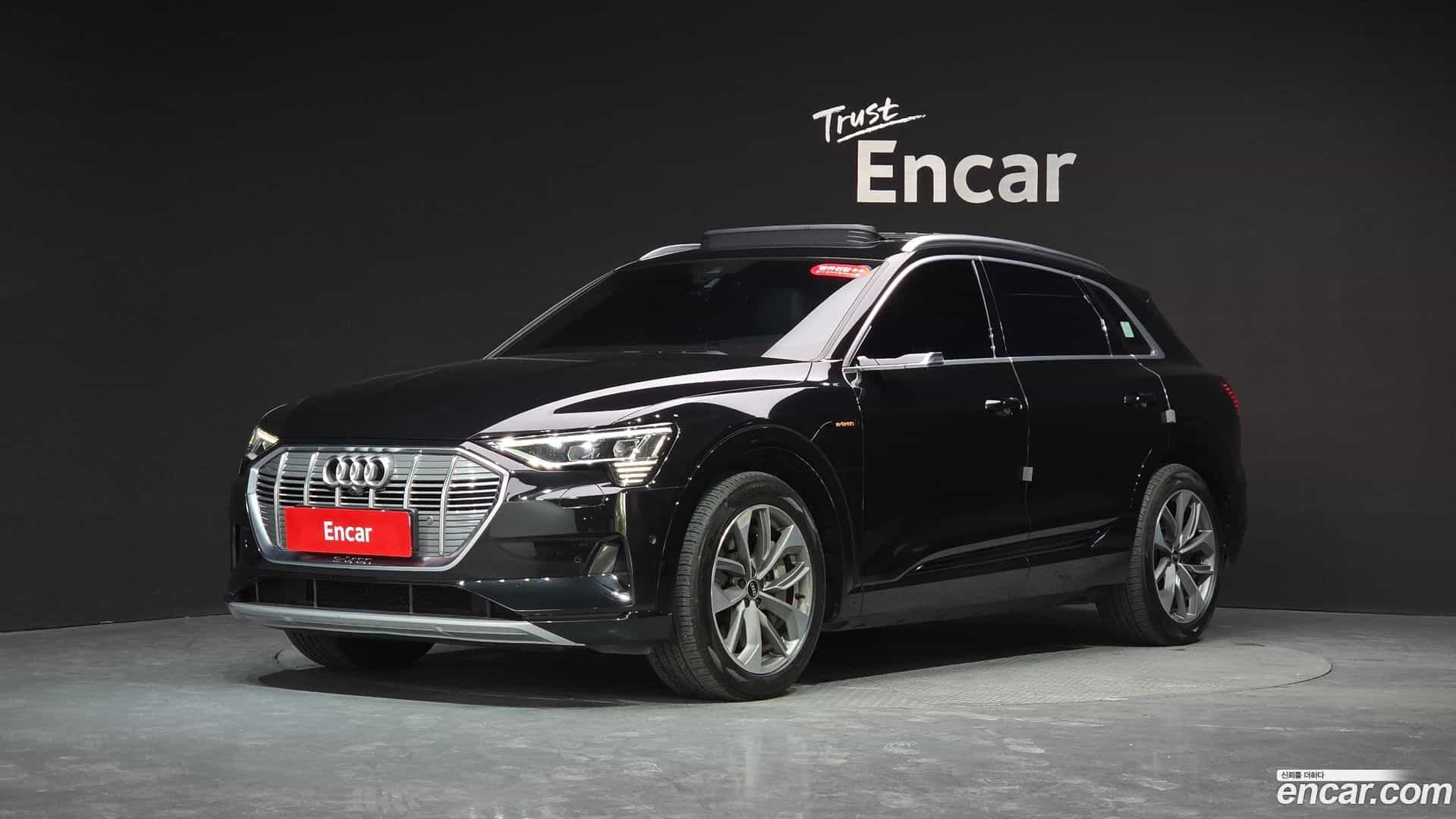 e-tron Audi 2021.11-THUMBNAIL-011