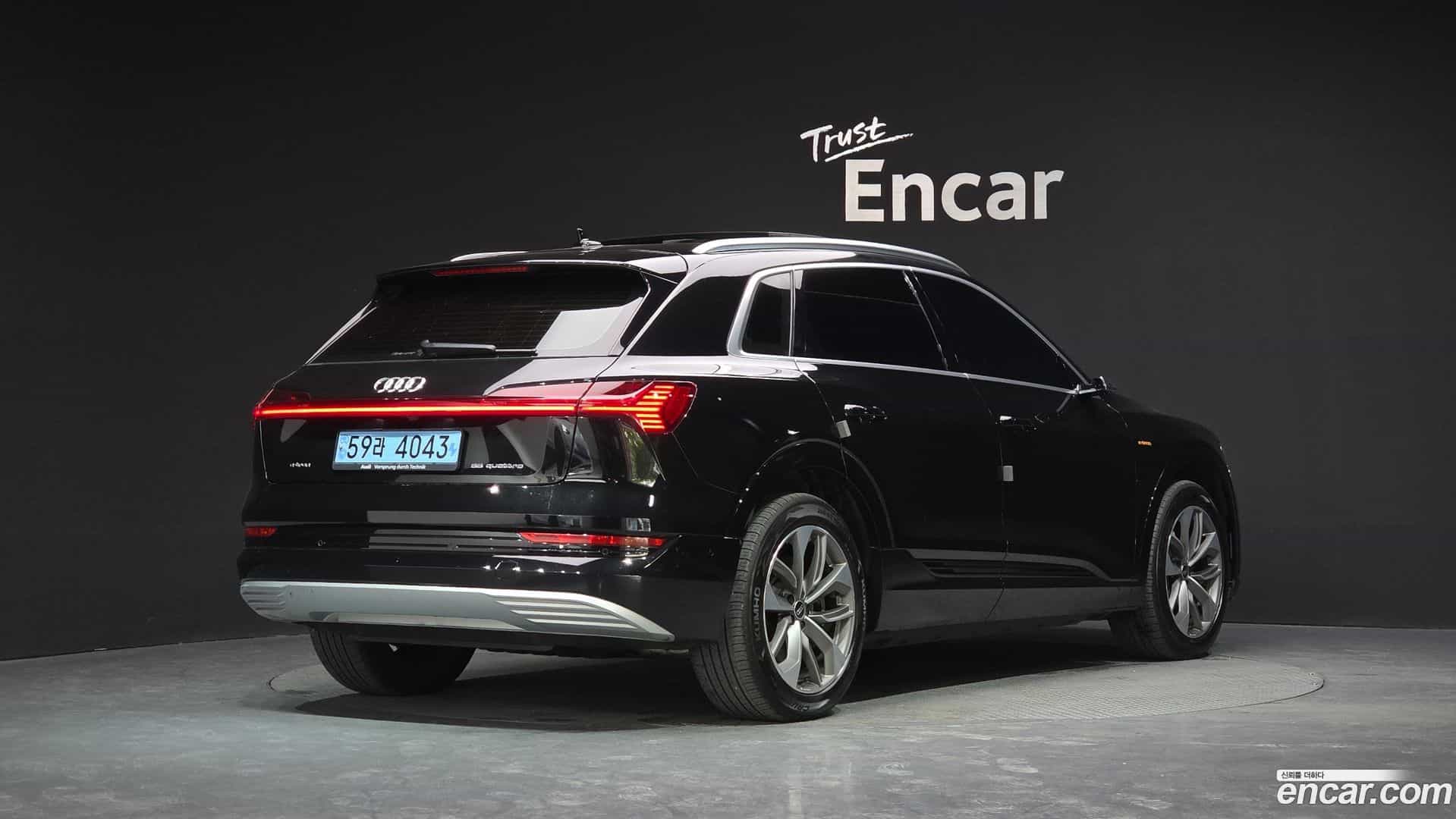 e-tron Audi 2021.11-OUTER-002