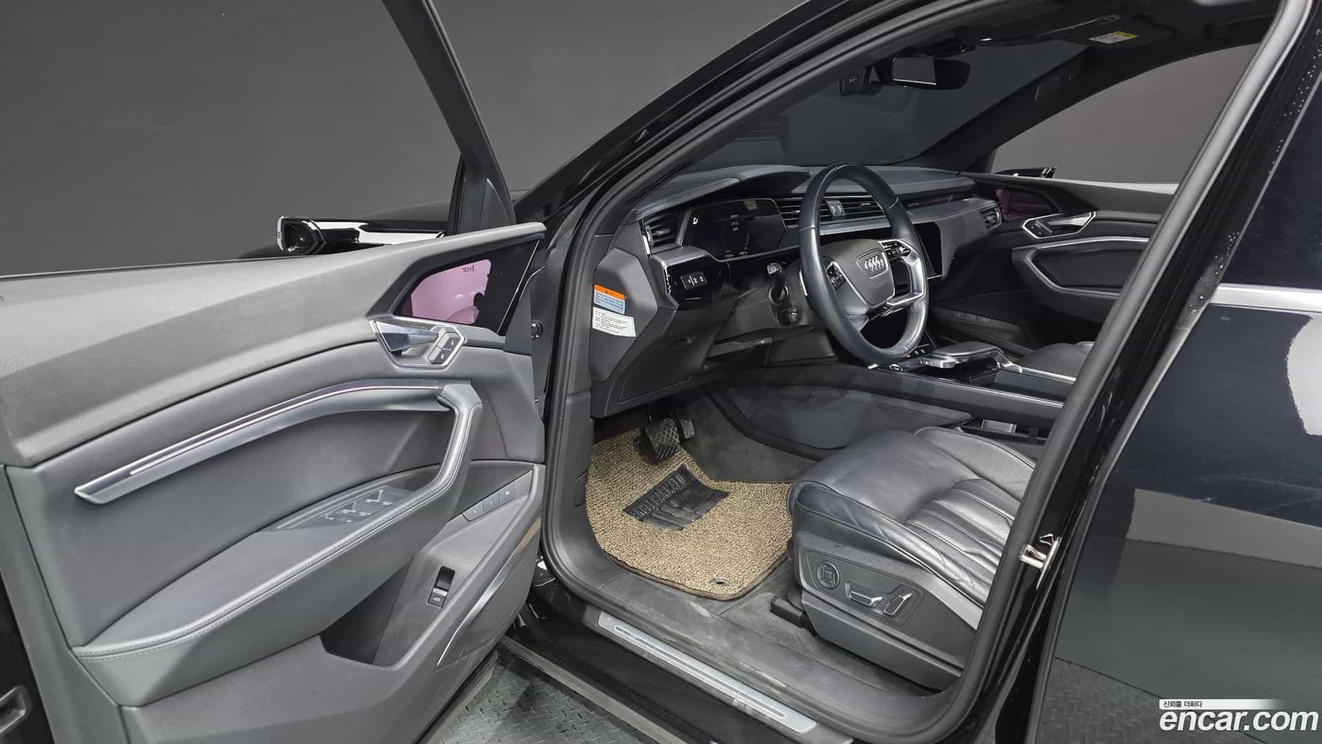 e-tron Audi 2021.11-INNER-010