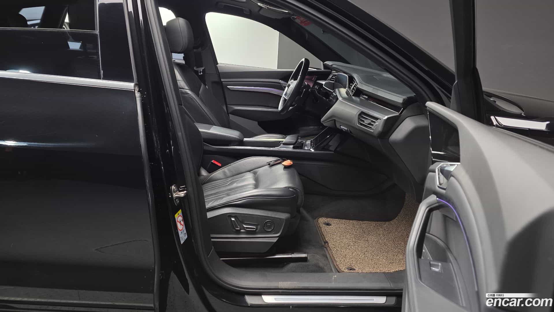 e-tron Audi 2021.11-OPTION-015