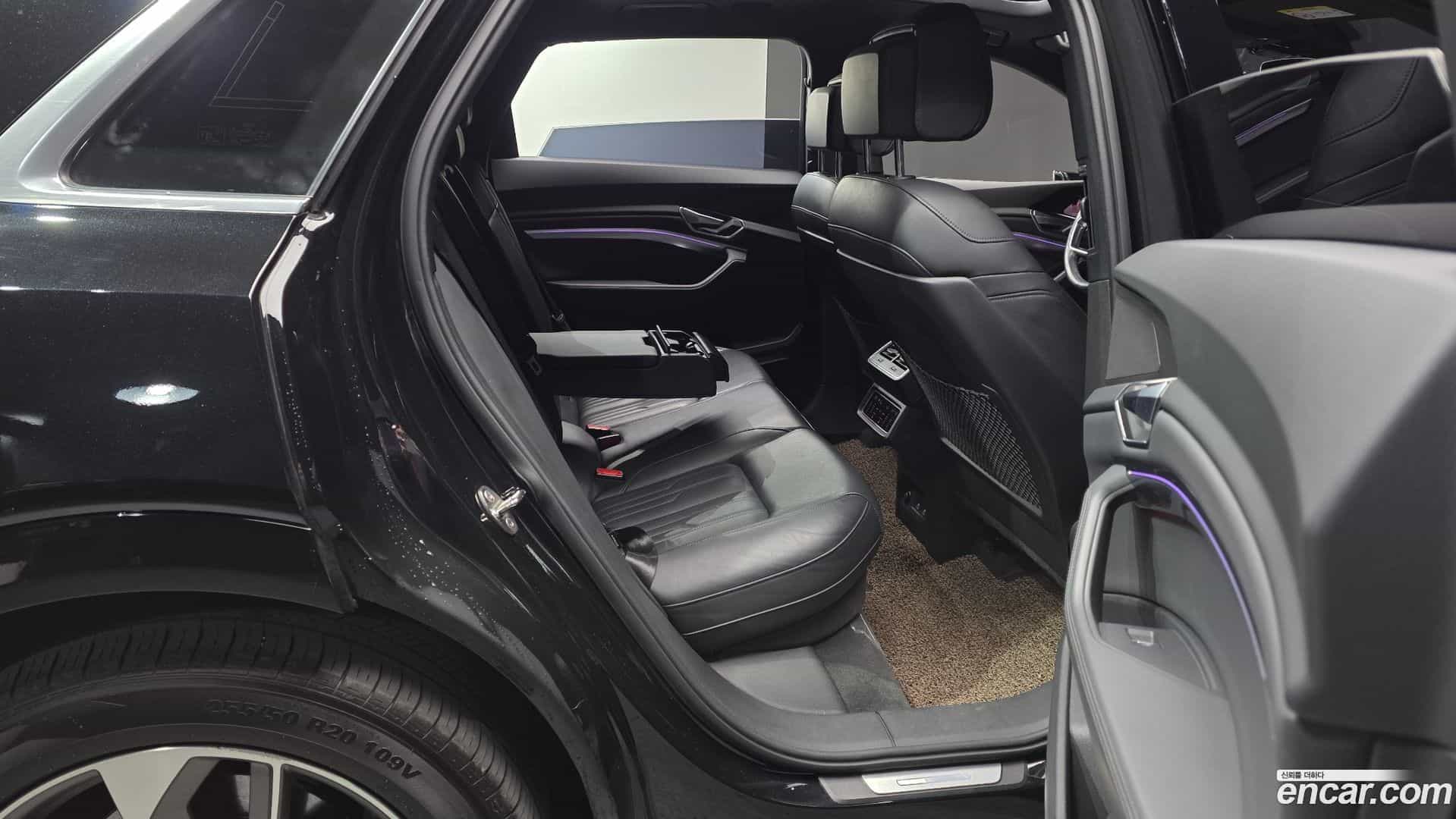 e-tron Audi 2021.11-OPTION-016