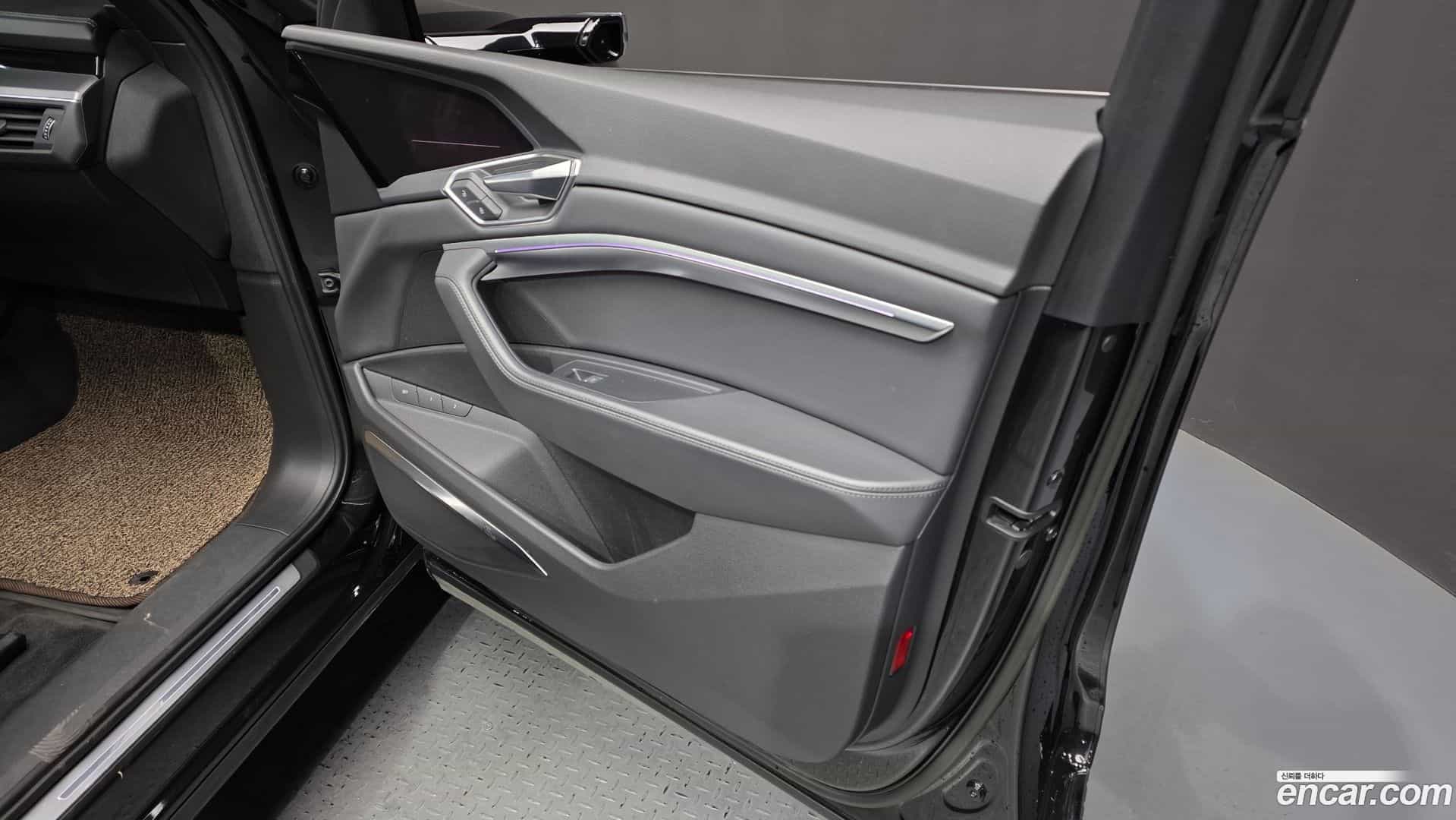 e-tron Audi 2021.11-INNER-034