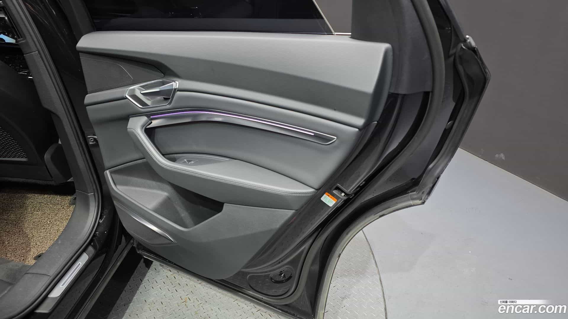 e-tron Audi 2021.11-INNER-035