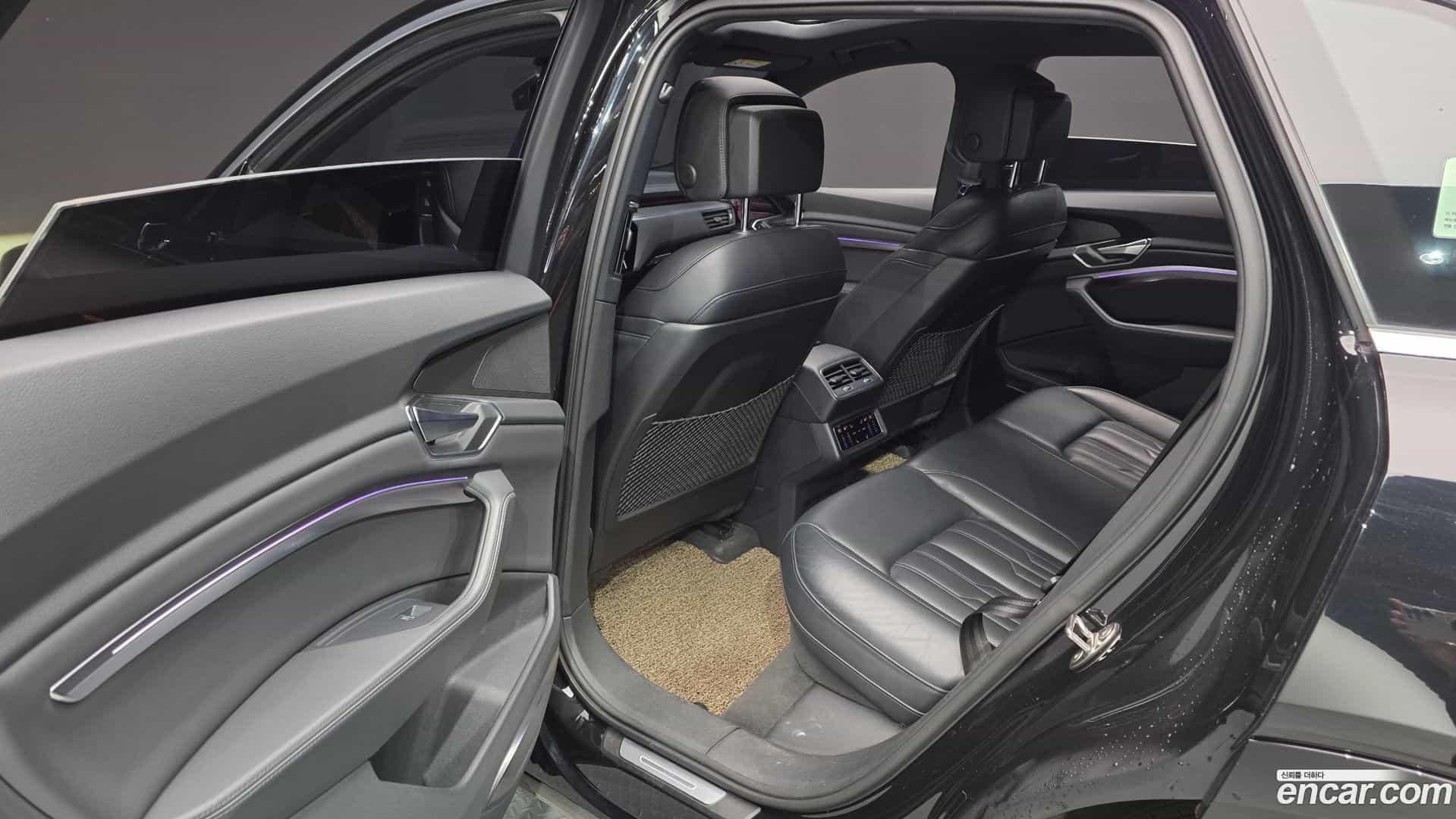 e-tron Audi 2021.11-INNER-036