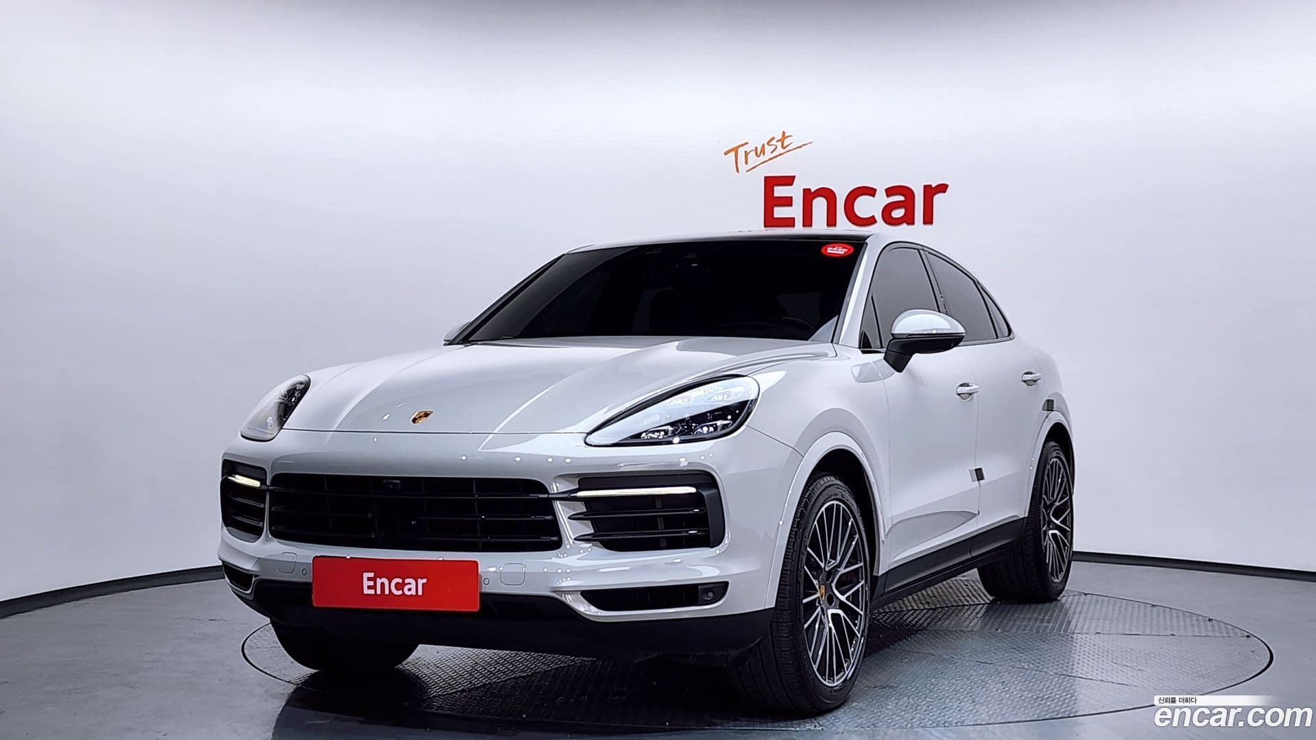Main__Slider__Photo:Cayenne Porsche 2021.2-0