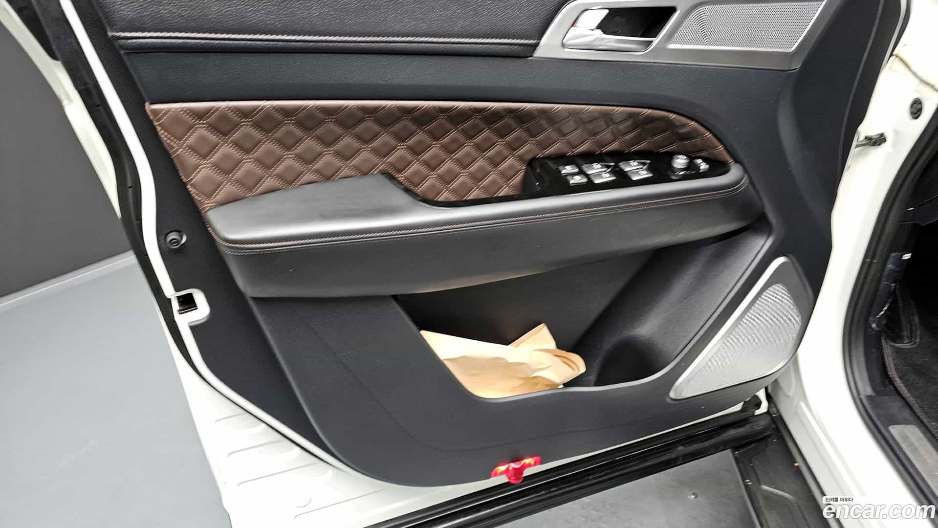 Rexton KG Mobility 2022.8-INNER-034