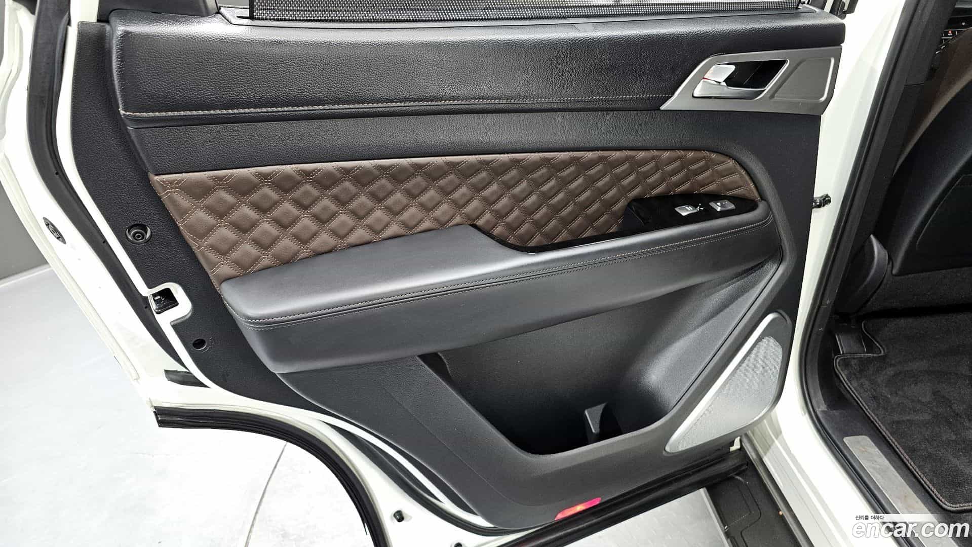 Rexton KG Mobility 2022.8-INNER-035