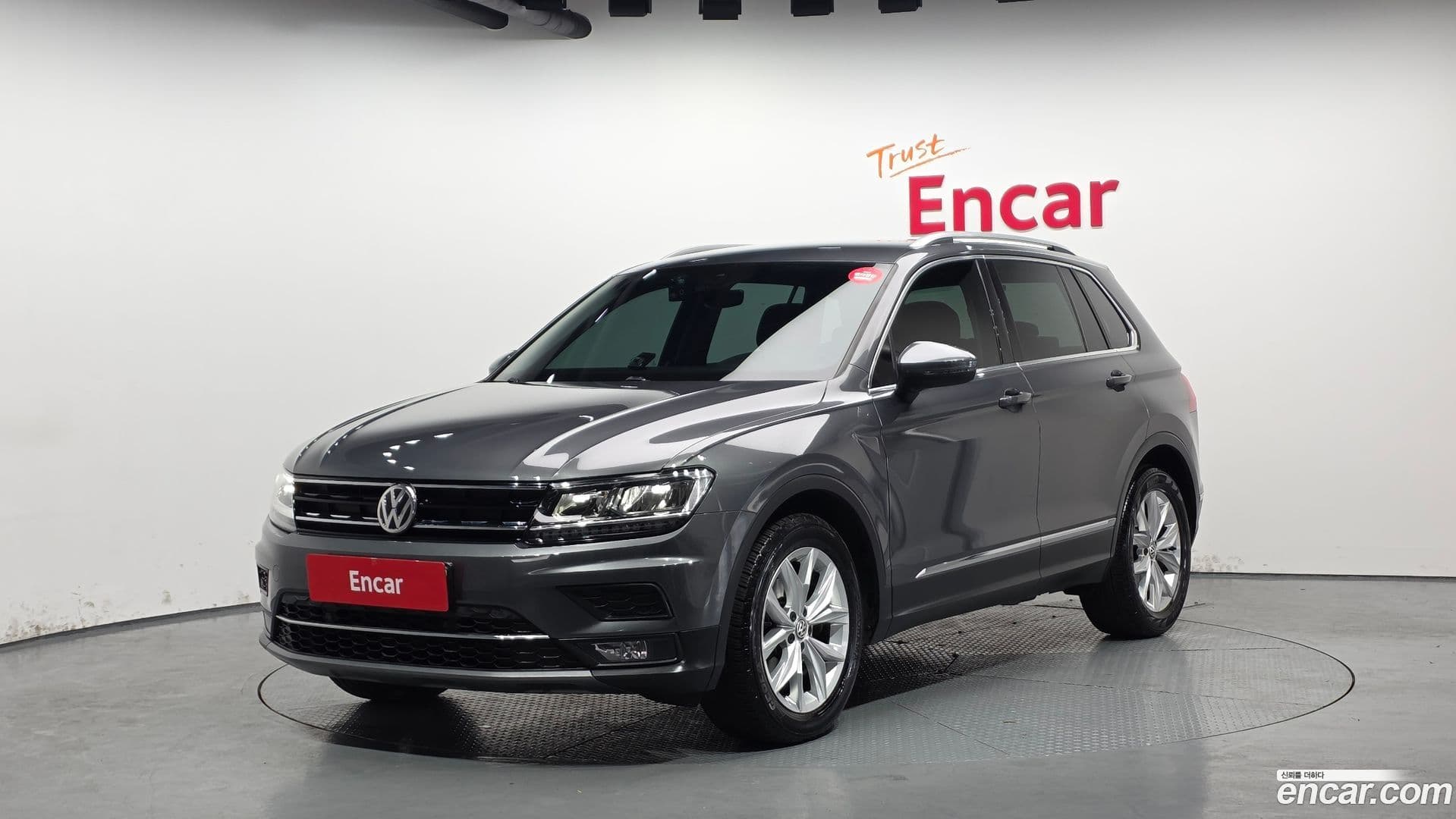 Main__Slider__Photo:Tiguan Volkswagen 2020.9-0