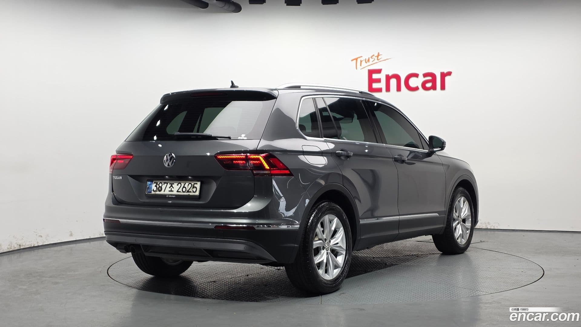 Main__Slider__Photo:Tiguan Volkswagen 2020.9-1