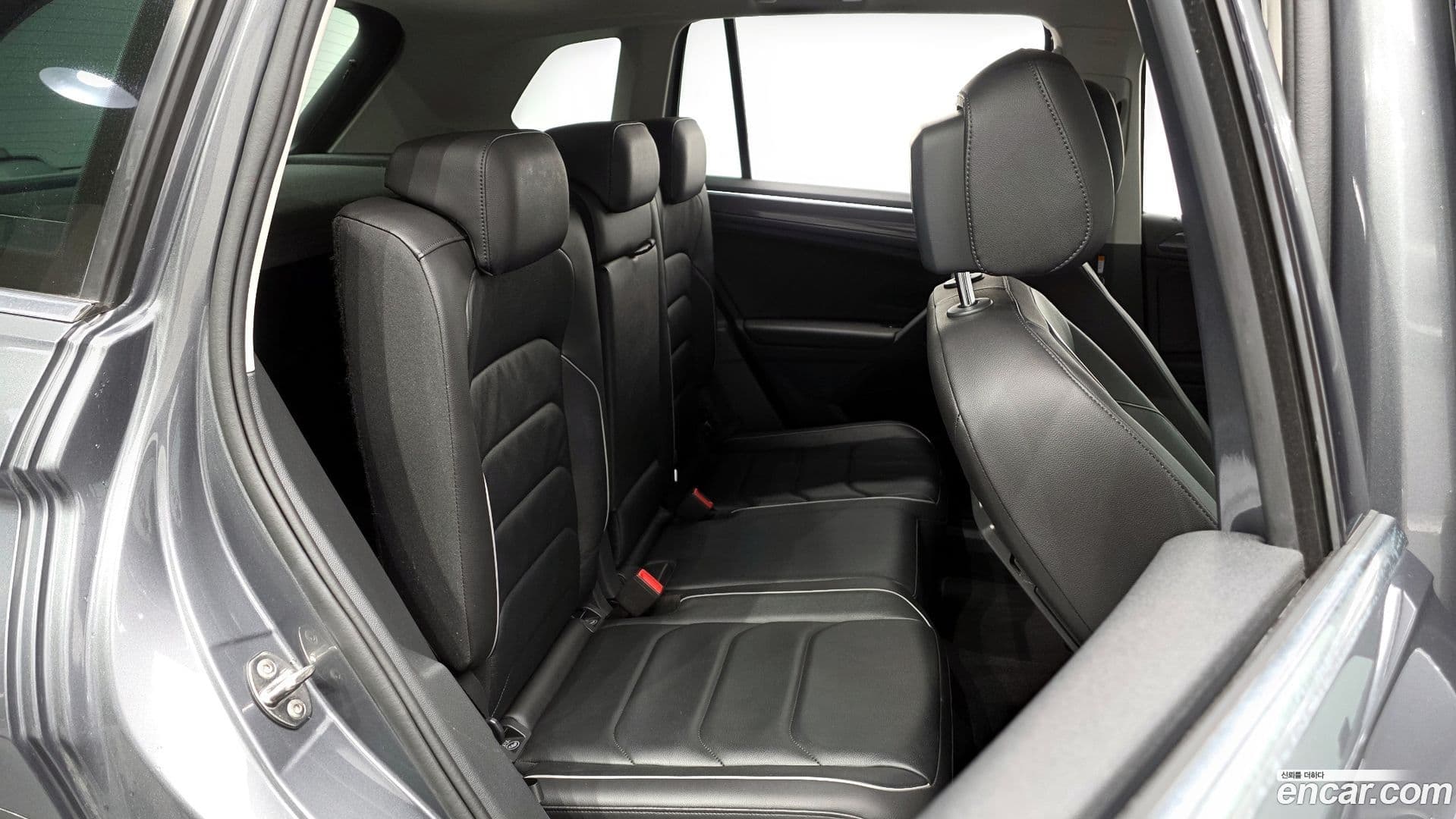 Main__Slider__Photo:Tiguan Volkswagen 2020.9-10