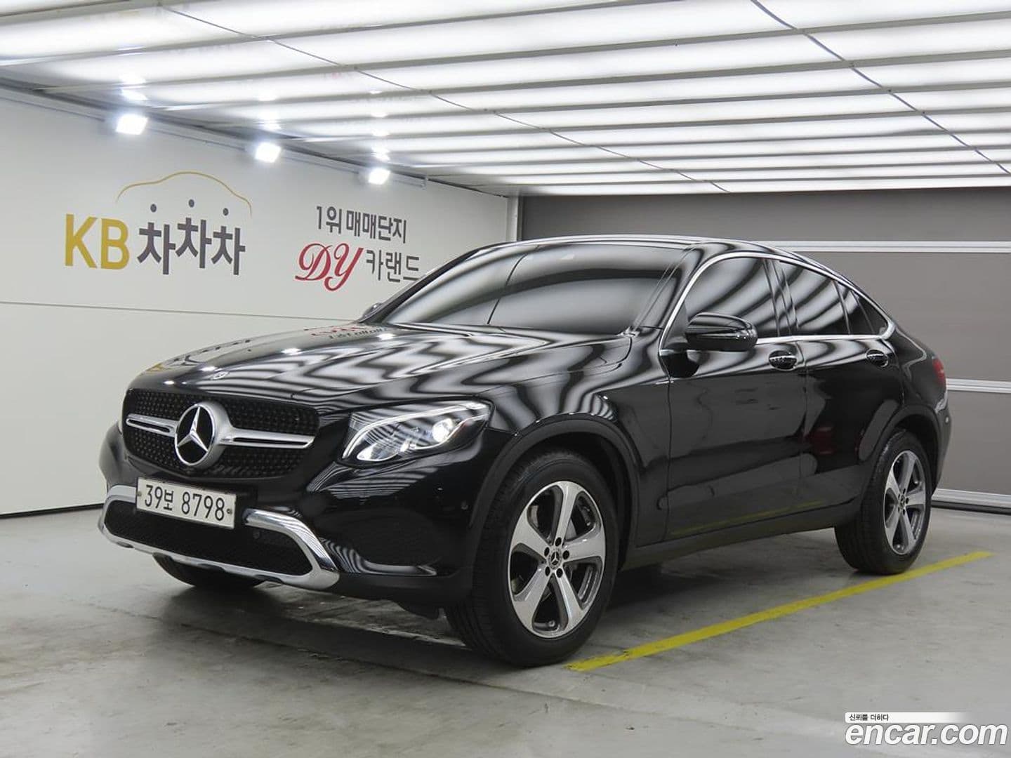 Main__Slider__Photo:GLC-Class Mercedes-Benz 2019.2-0