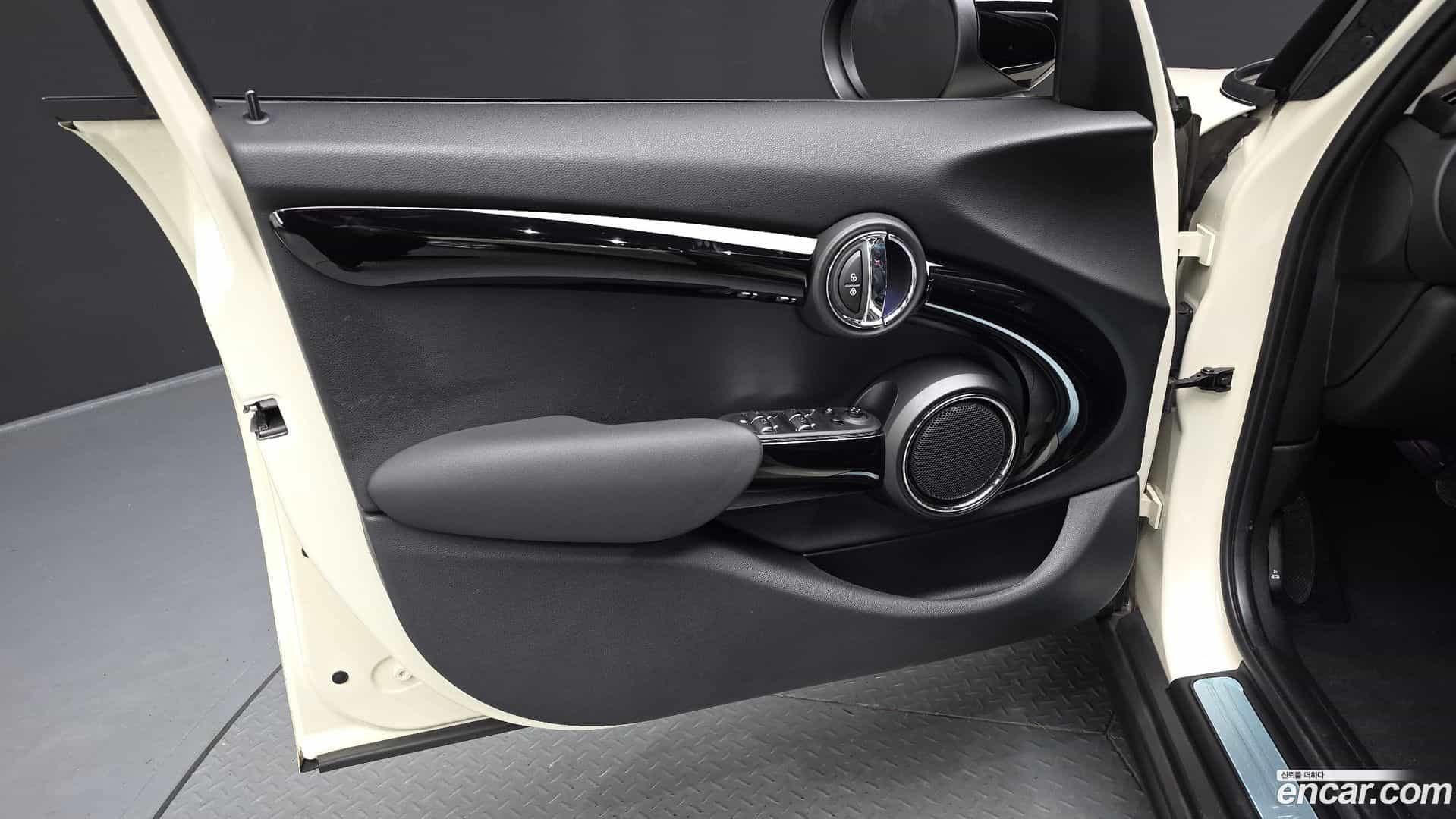 Cooper Mini 2020.8-OPTION-016