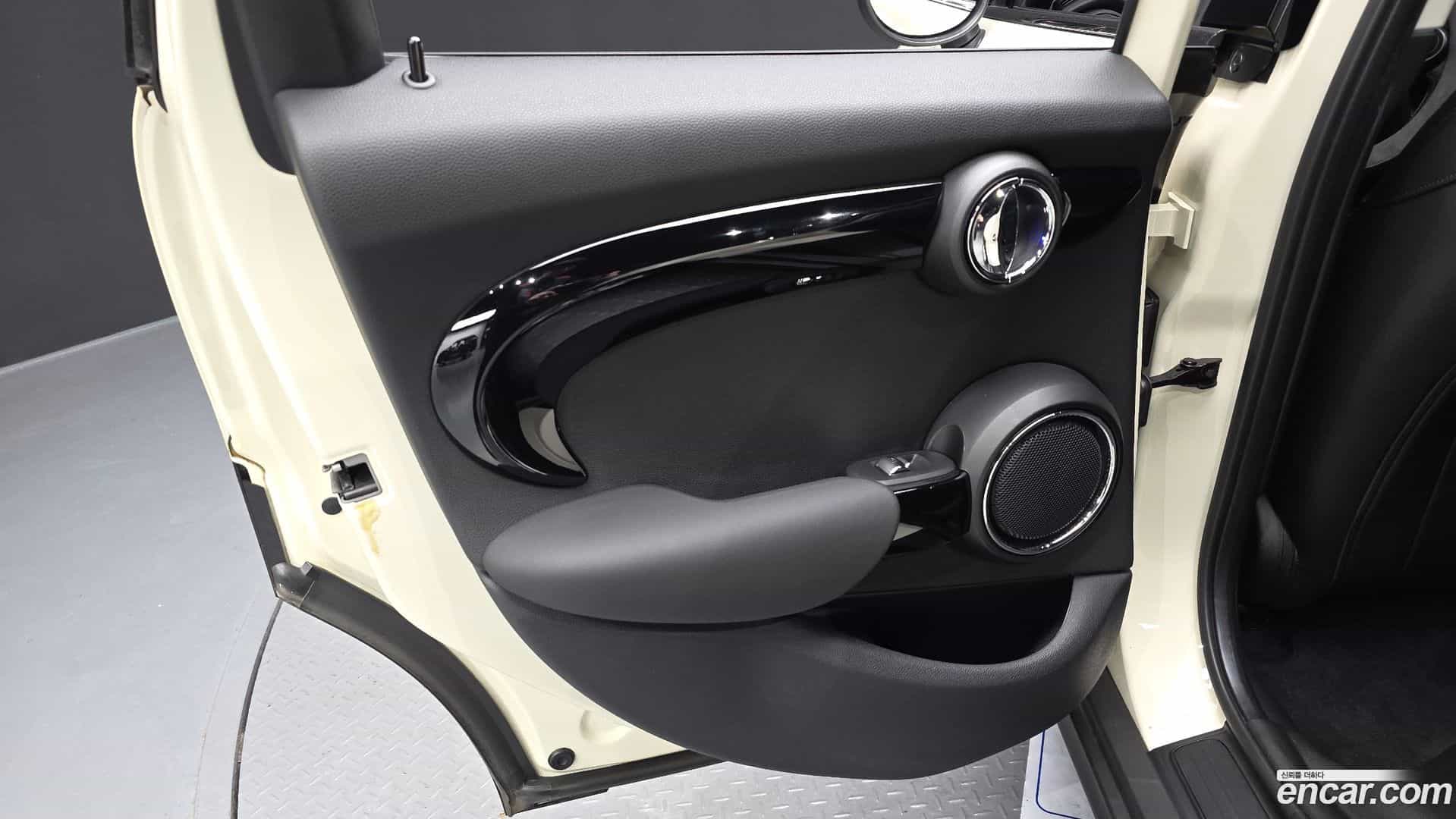 Cooper Mini 2020.8-OPTION-017