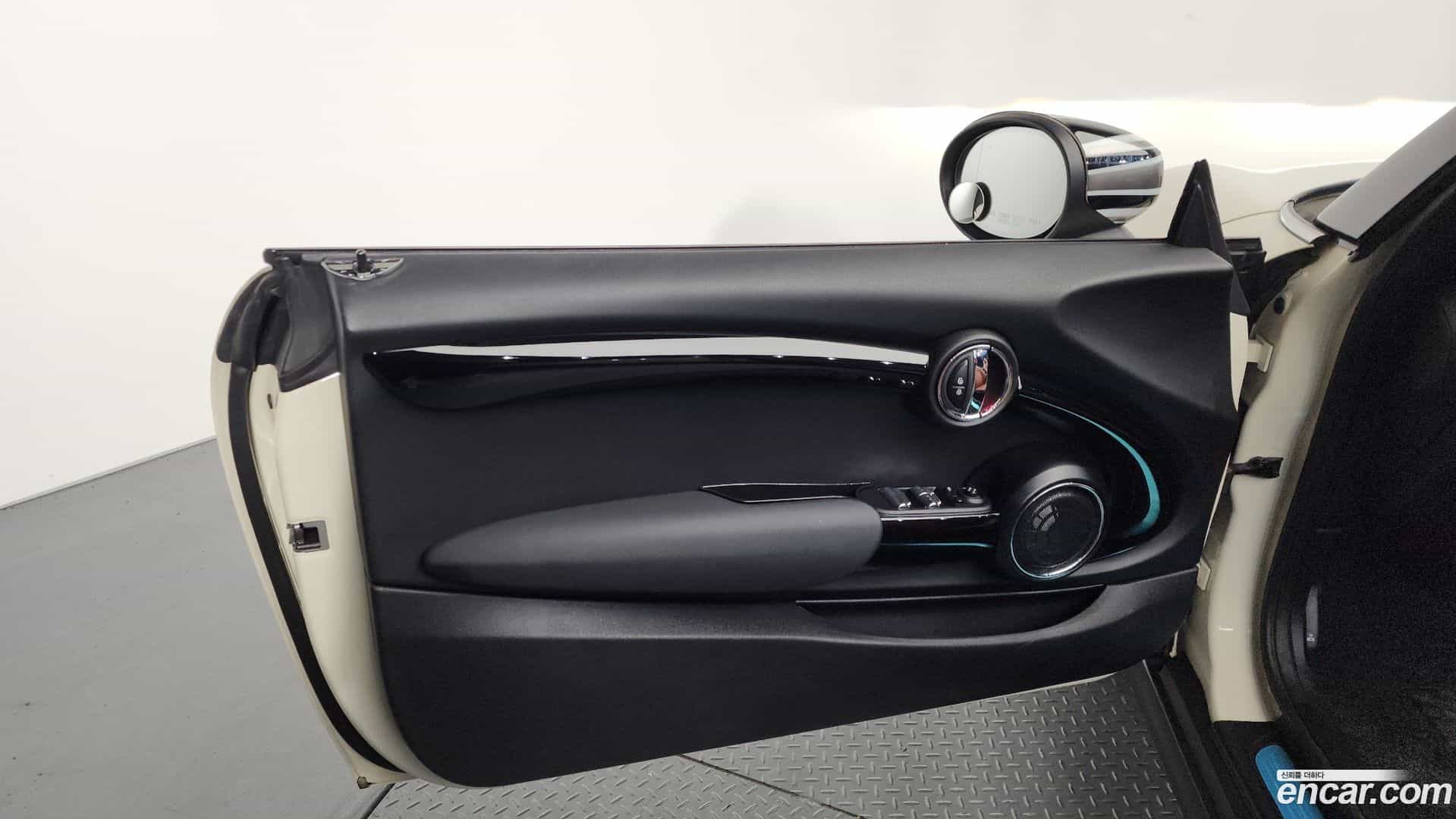 Cooper Convertible Mini 2021.2-INNER-035