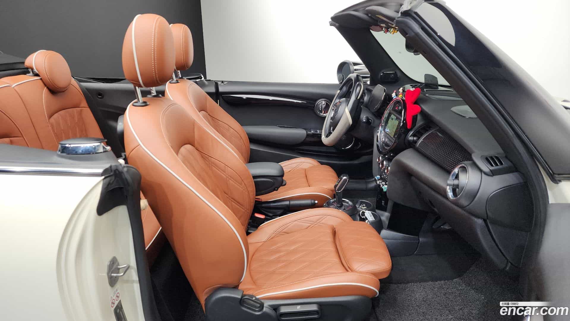 Cooper Convertible Mini 2021.2-INNER-036