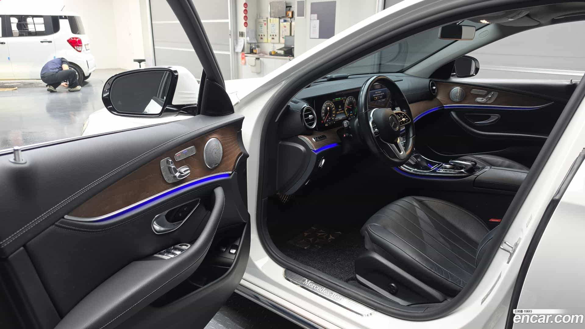 E-Class Mercedes-Benz 2019.10-INNER-010