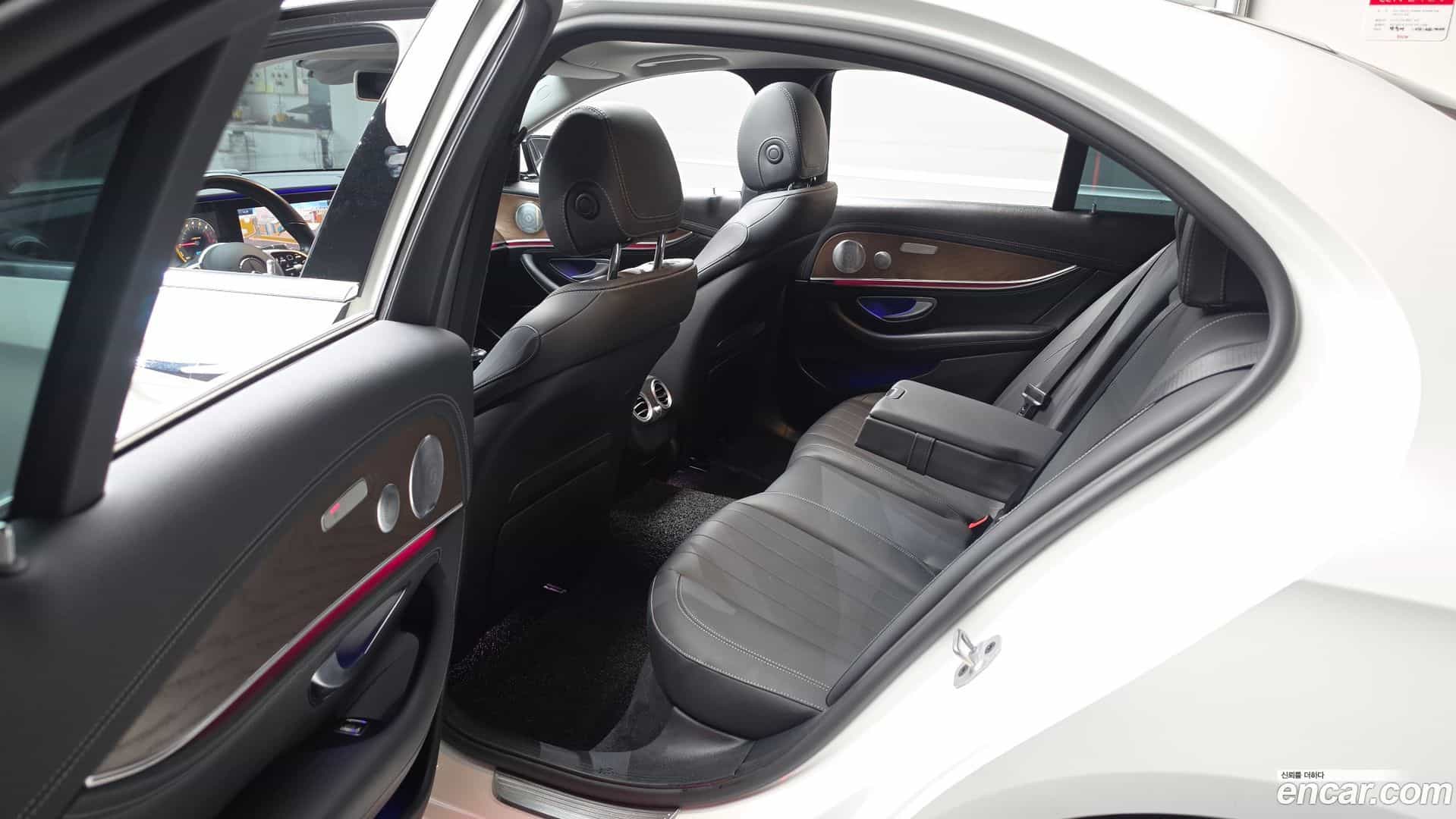 E-Class Mercedes-Benz 2019.10-OPTION-016