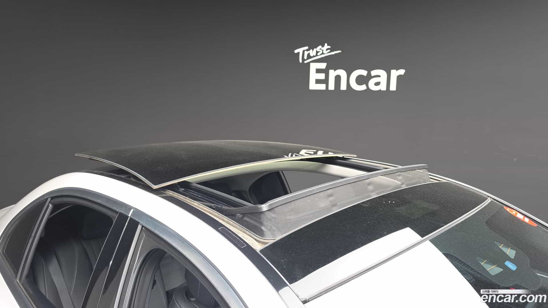 E-Class Mercedes-Benz 2019.10-OPTION-023