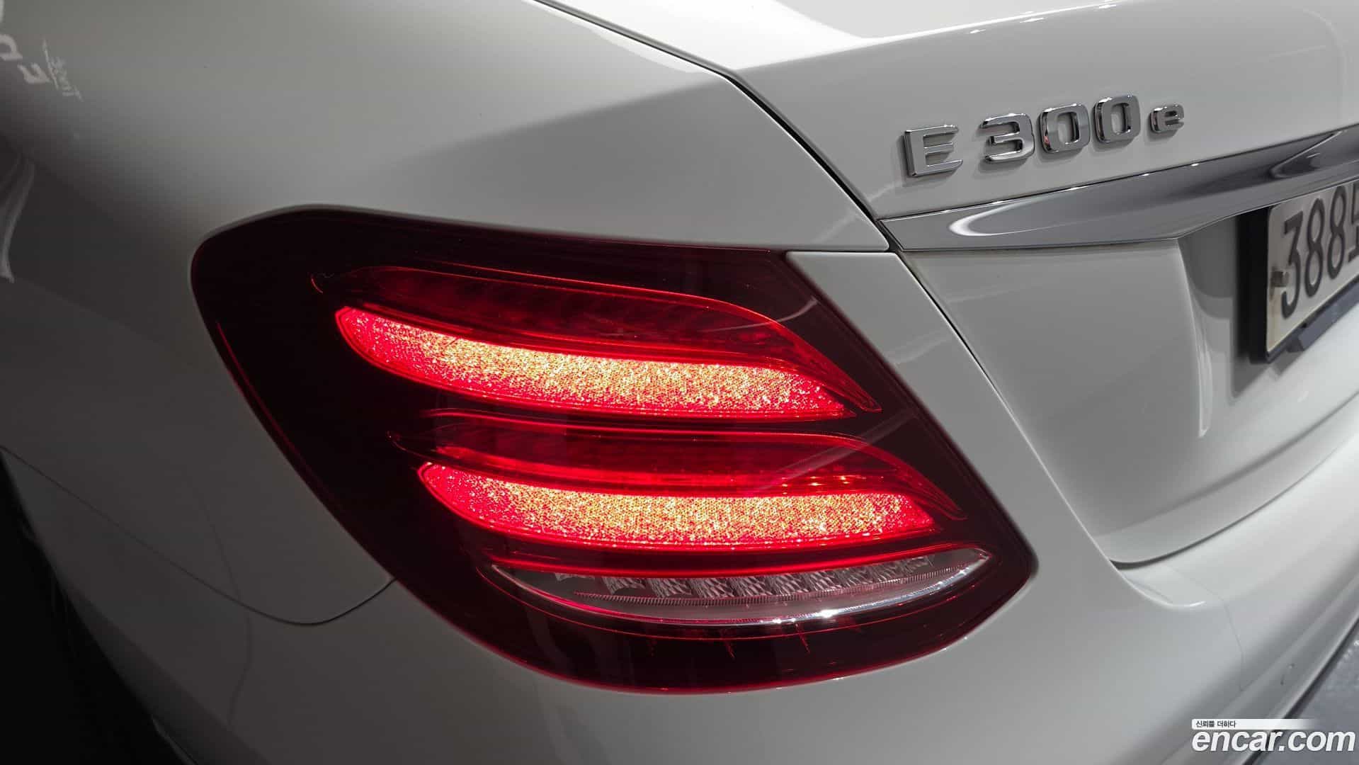 E-Class Mercedes-Benz 2019.10-OUTER-033