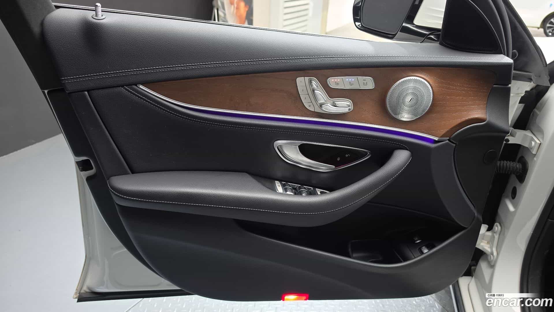 E-Class Mercedes-Benz 2019.10-INNER-034