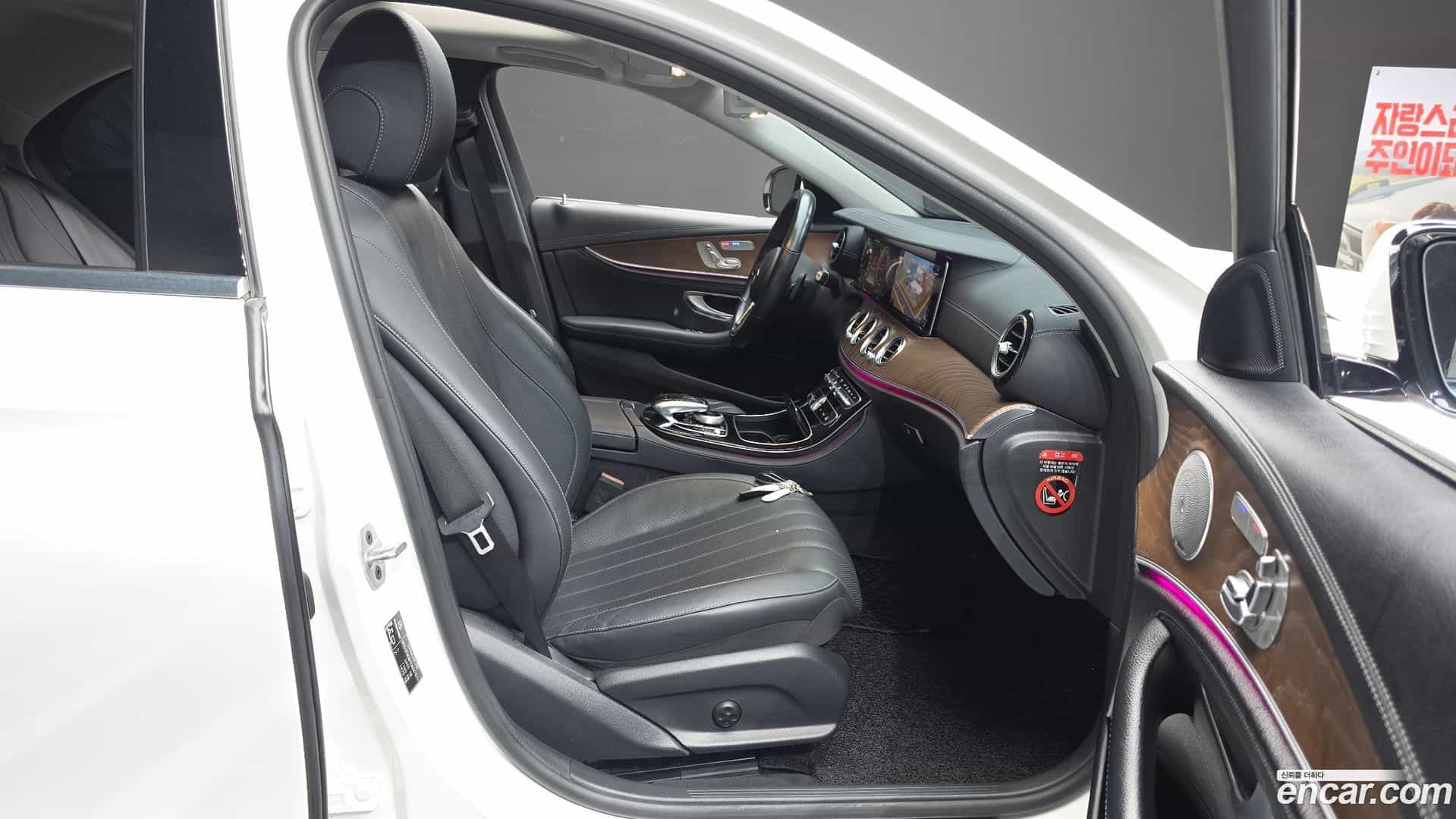 E-Class Mercedes-Benz 2019.10-INNER-036