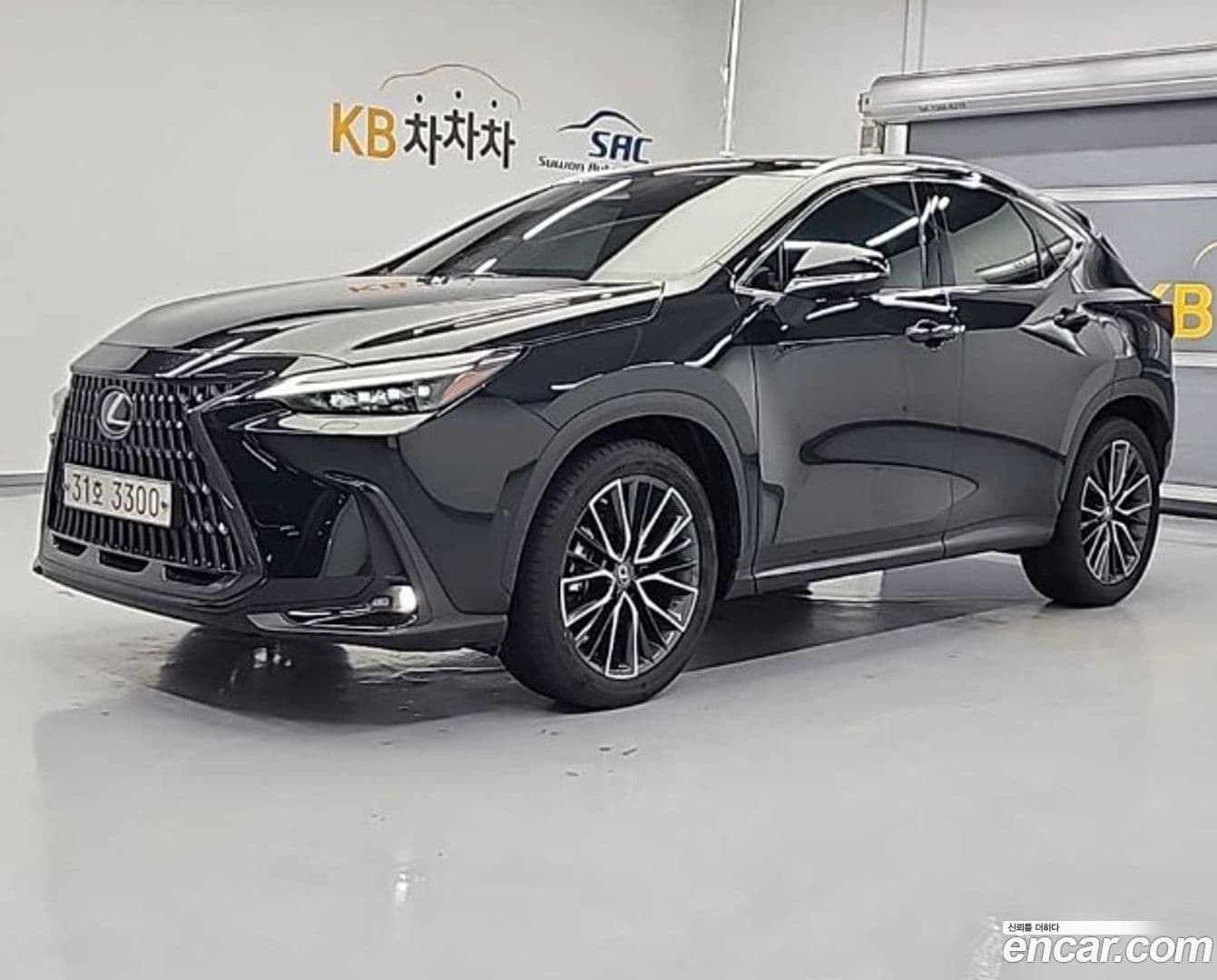 Main__Slider__Photo:NX Lexus 2022.8-0