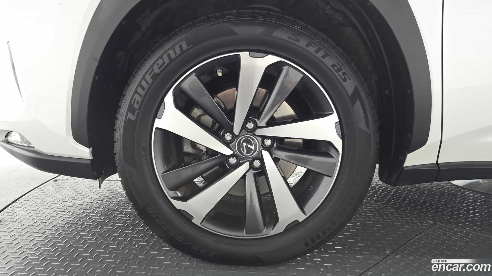 NX Lexus 2017.11-OUTER-005
