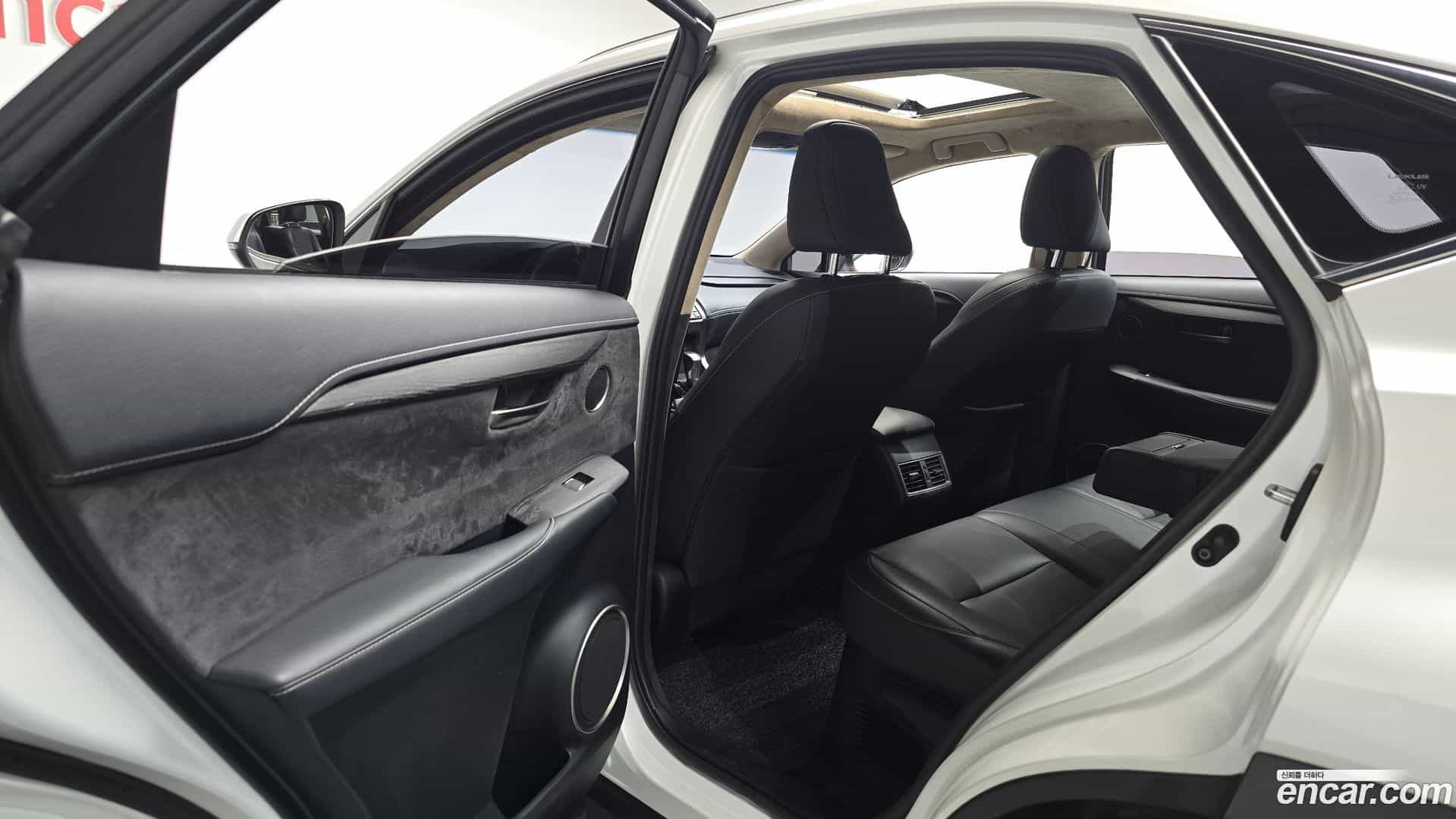 NX Lexus 2017.11-INNER-036