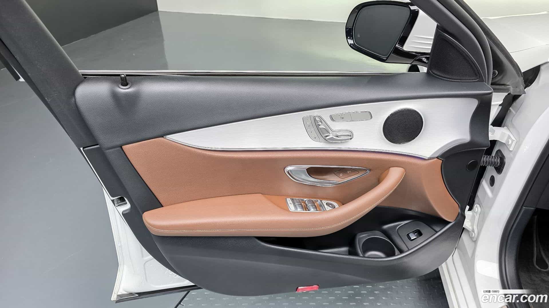 E-Class Mercedes-Benz 2021.2-INNER-034