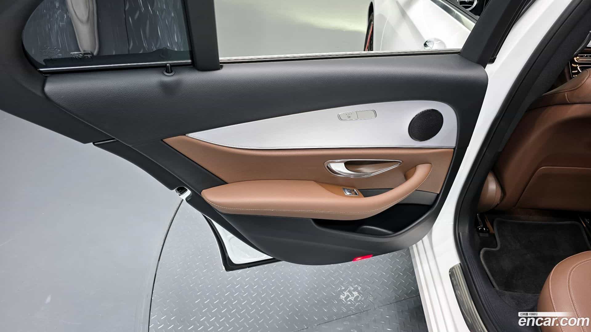 E-Class Mercedes-Benz 2021.2-INNER-035