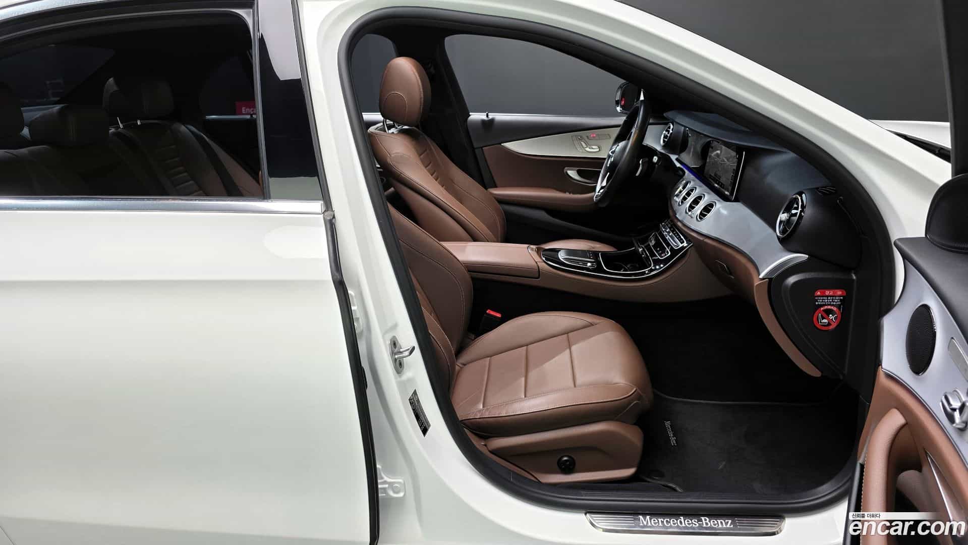 E-Class Mercedes-Benz 2021.2-INNER-036
