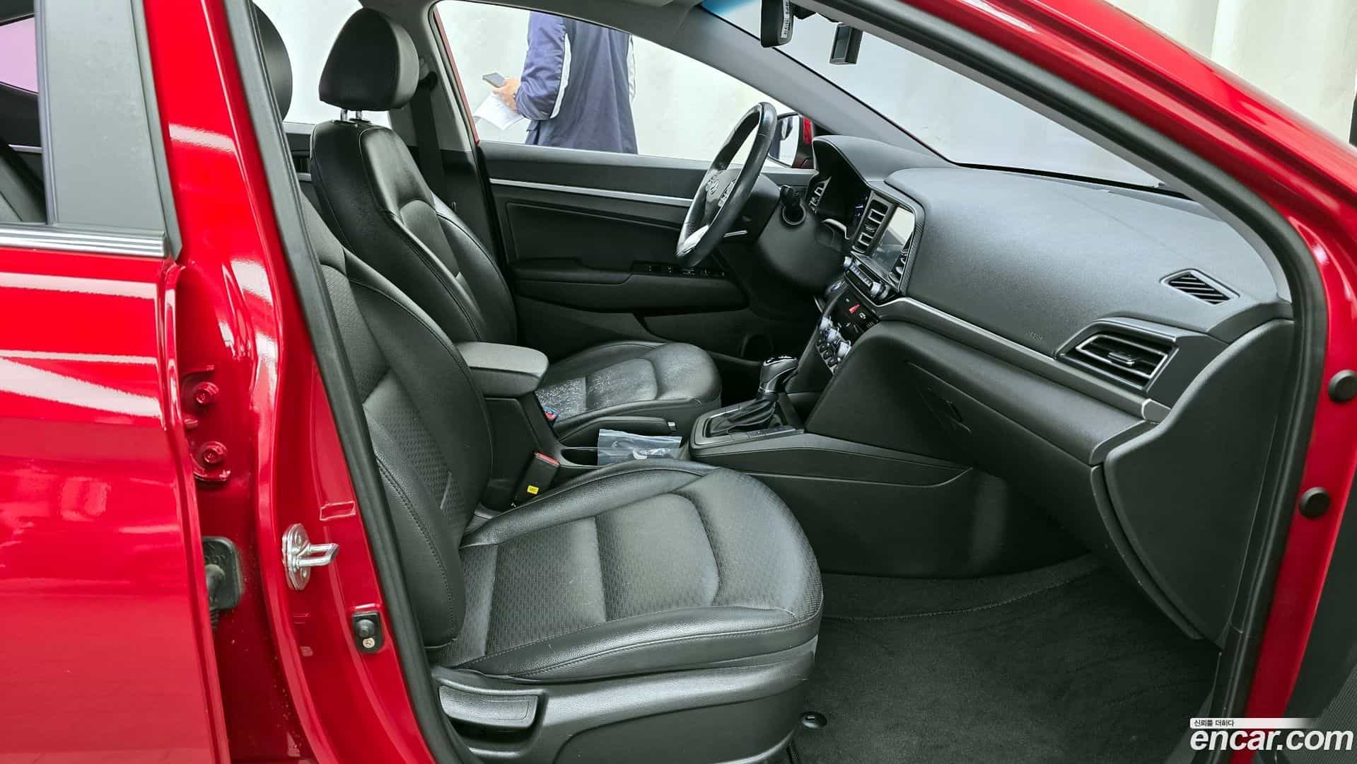 AVANTE Hyundai 2018.10-OPTION-015