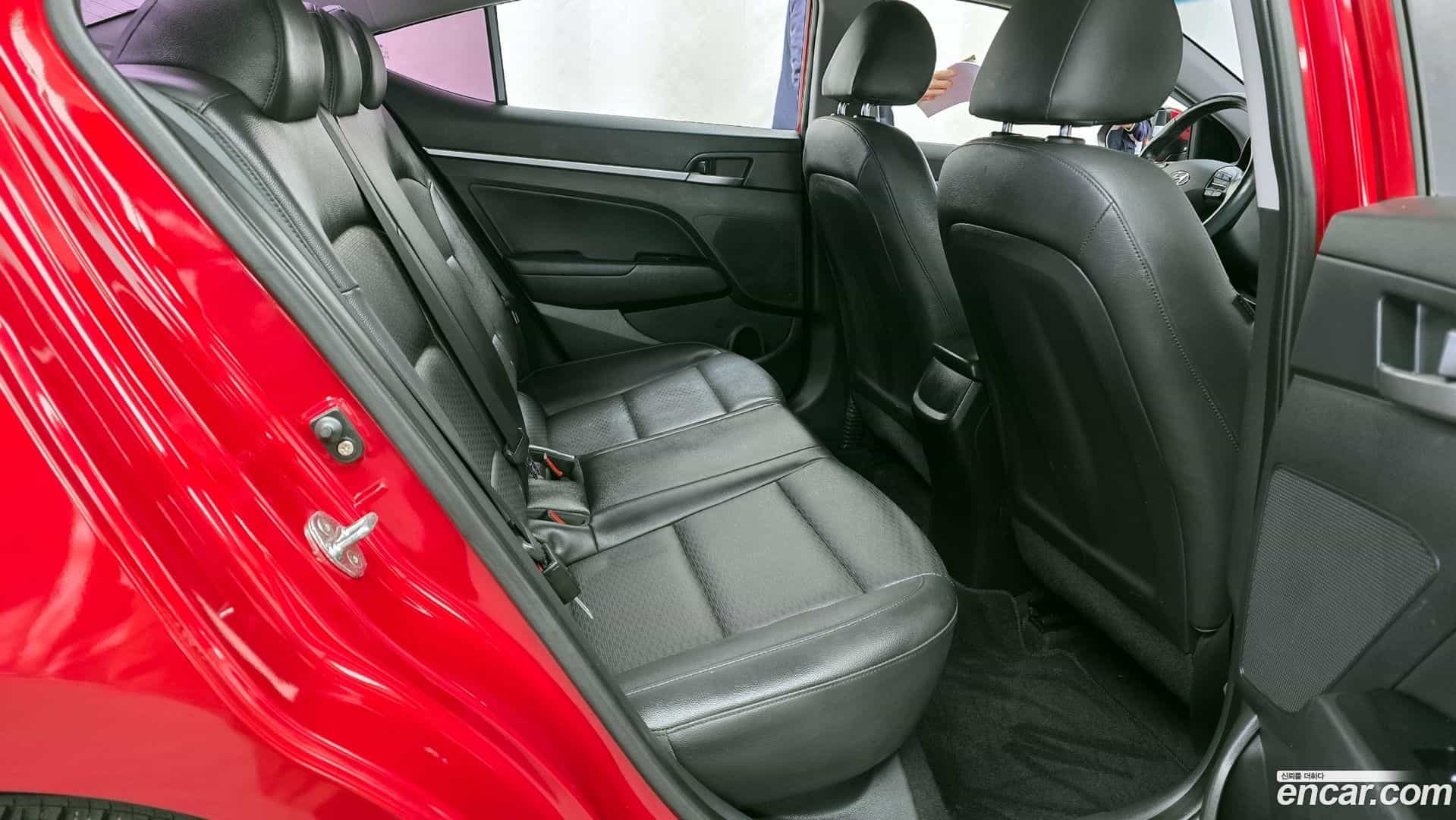 AVANTE Hyundai 2018.10-OPTION-016
