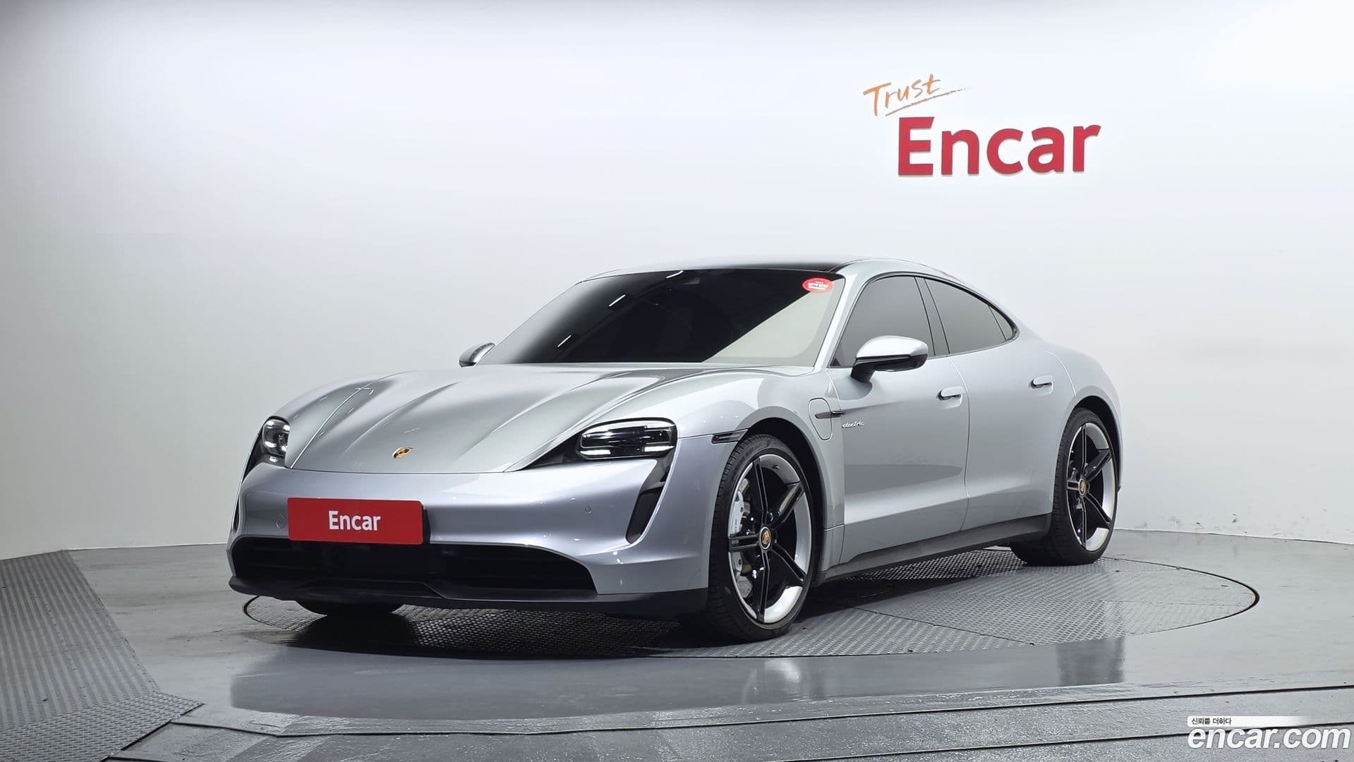 Main__Slider__Photo:Taycan Porsche 2022.0-0