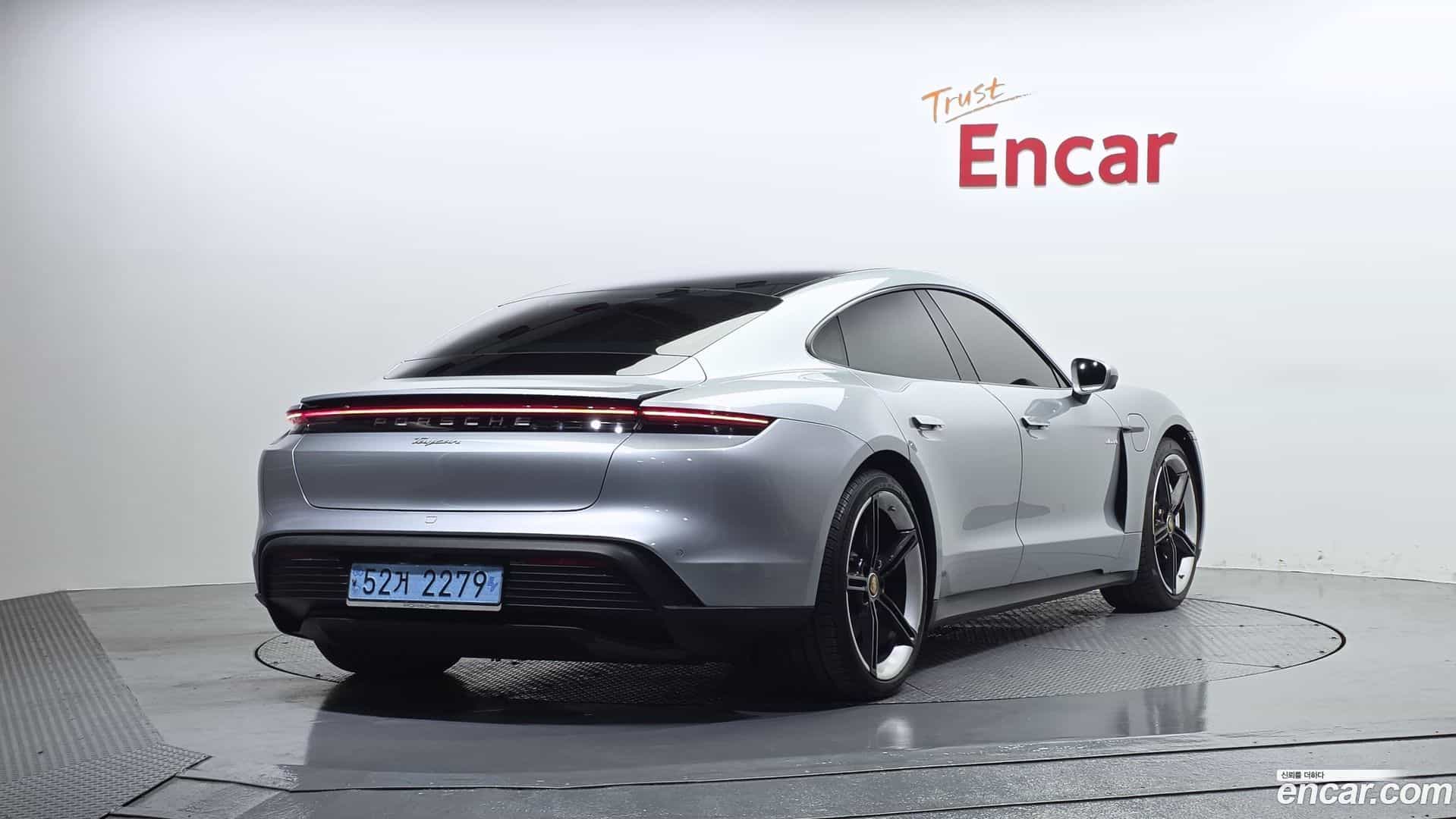 Taycan Porsche 2022.0-OUTER-002