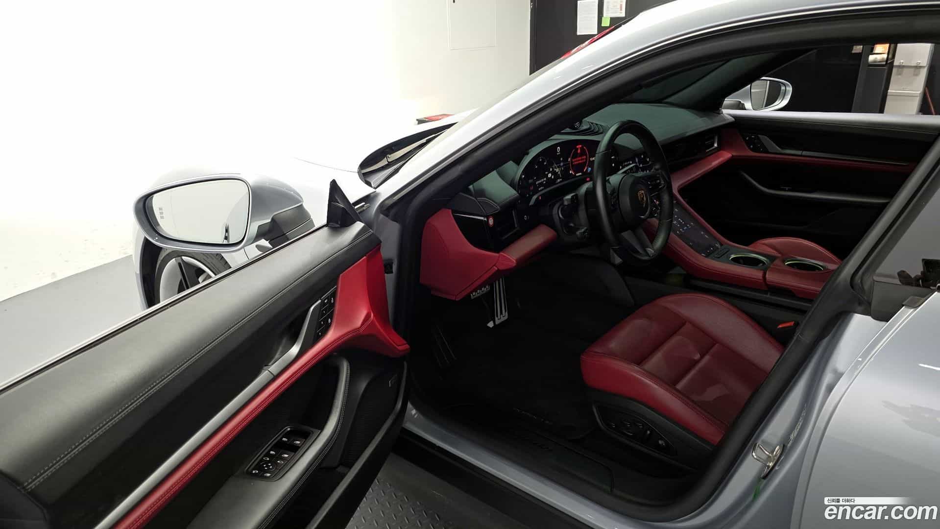 Taycan Porsche 2022.0-INNER-010