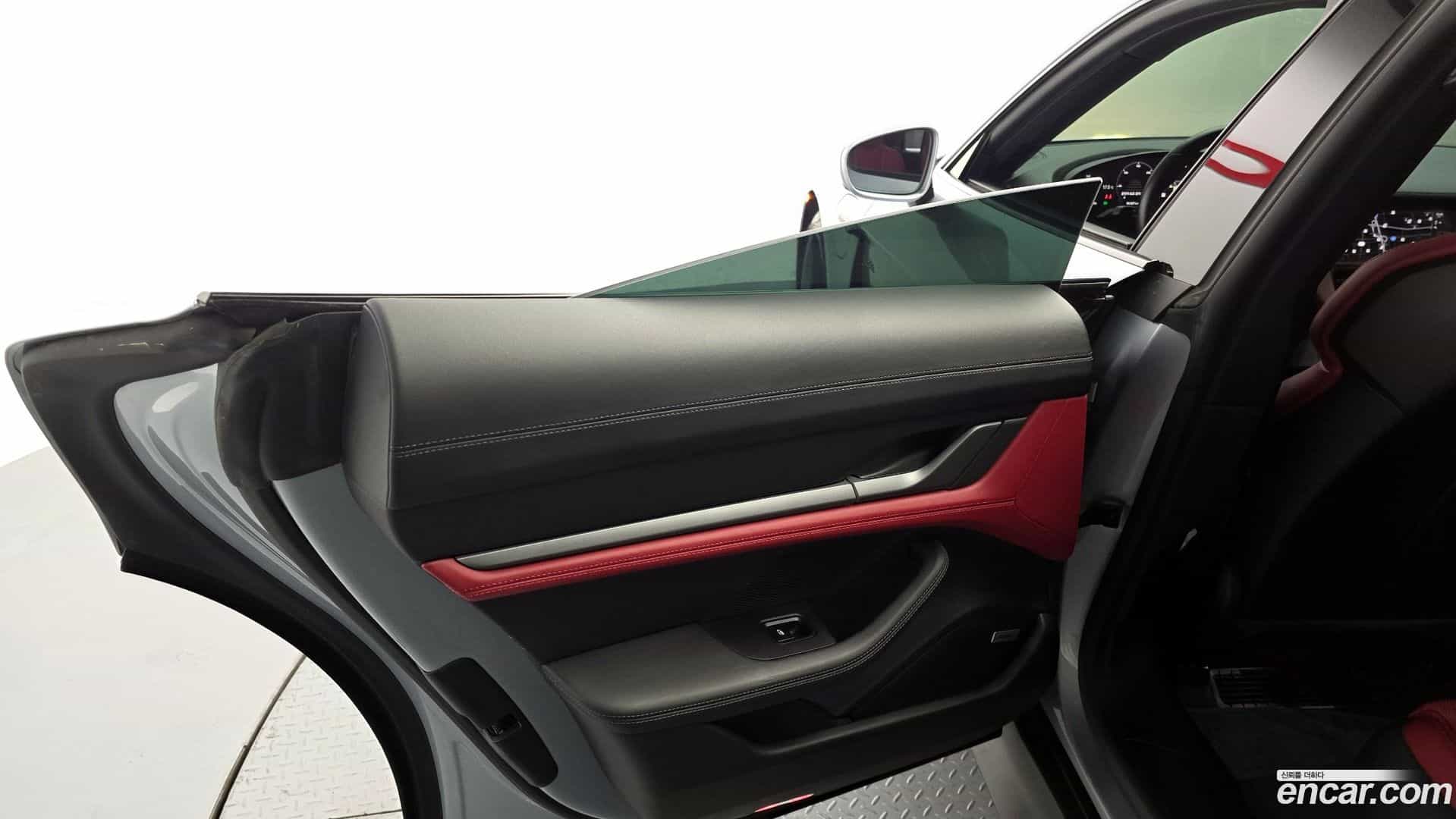 Taycan Porsche 2022.0-INNER-035