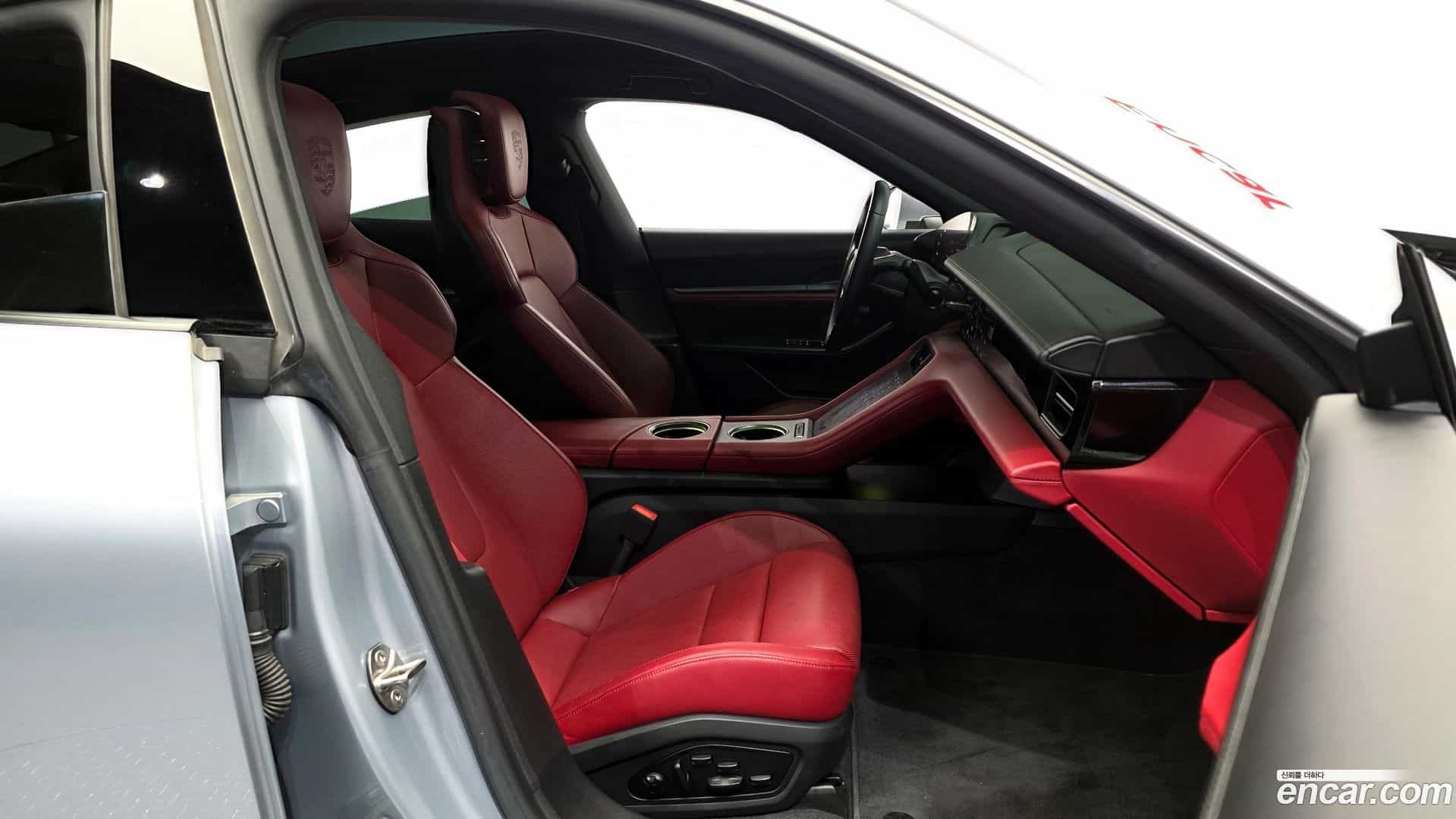 Taycan Porsche 2022.0-INNER-036