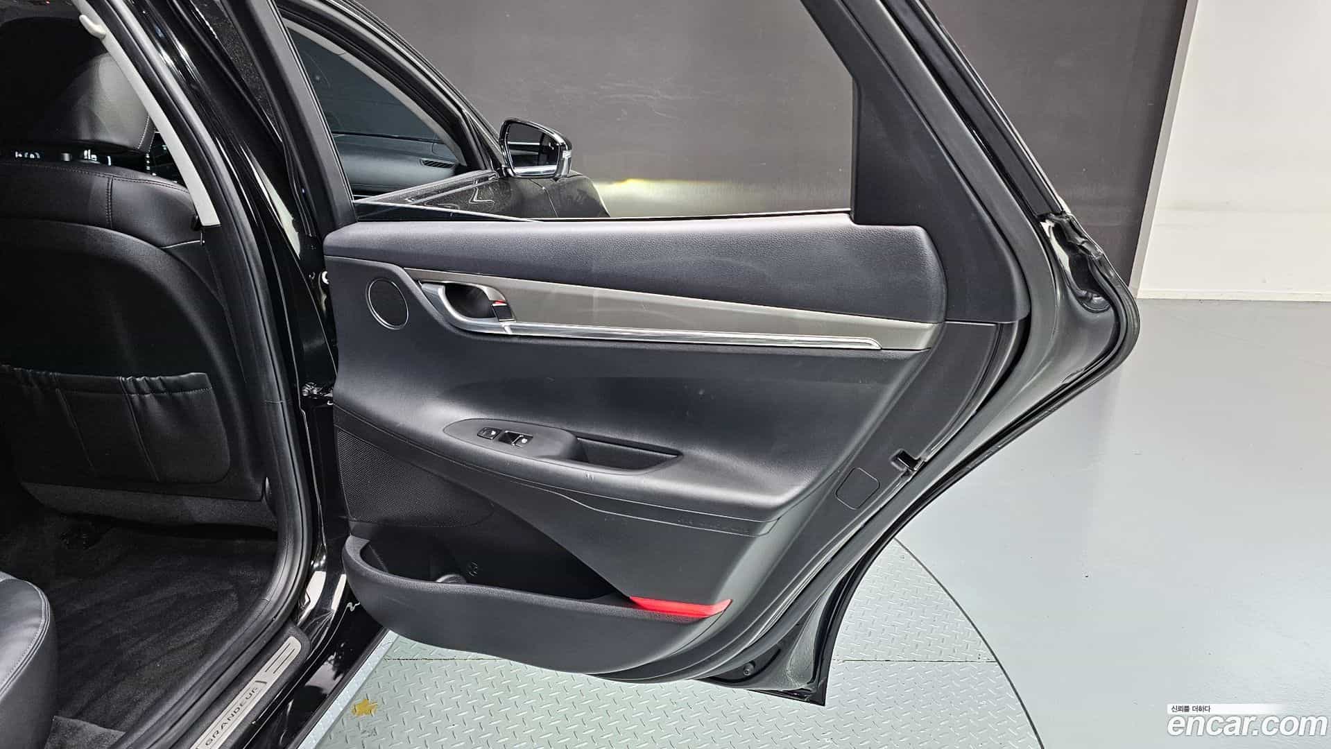 Grandeur Hyundai 2022.2-INNER-035