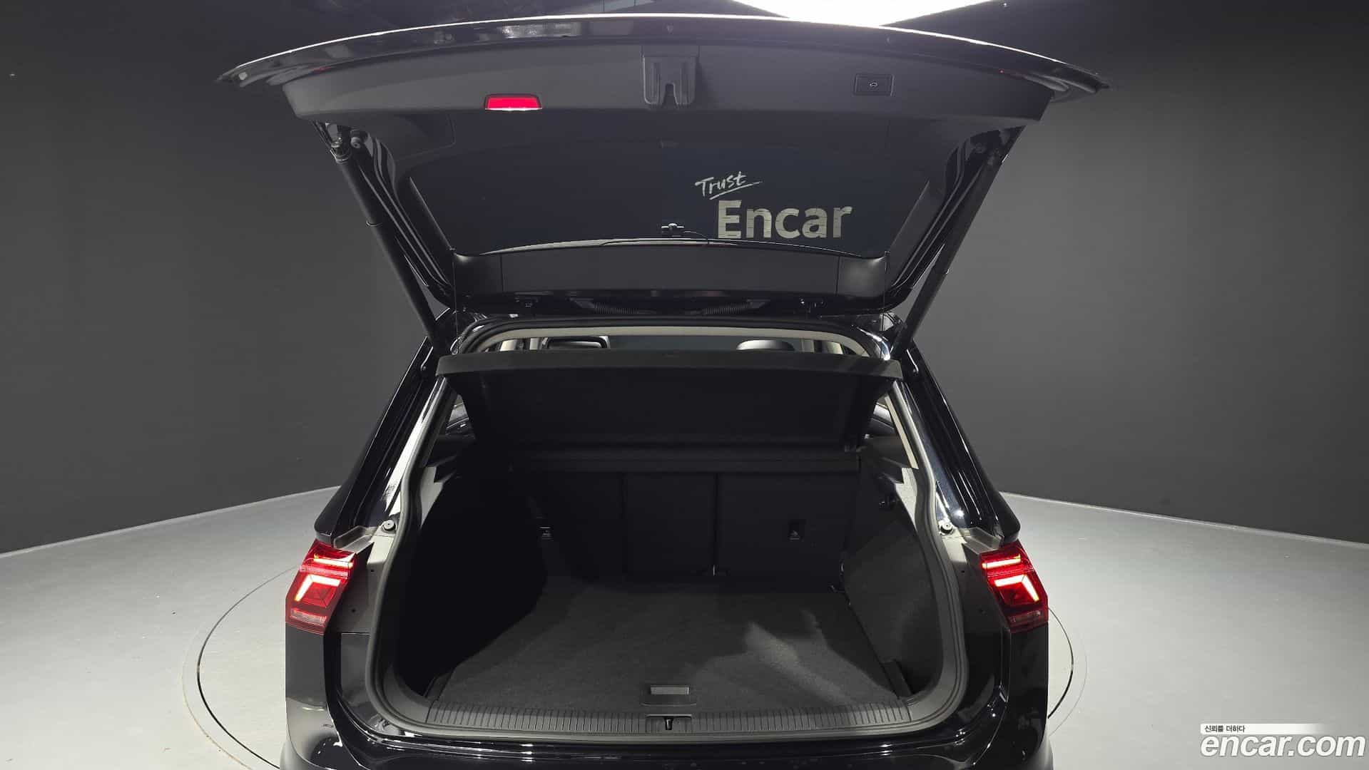 Tiguan Volkswagen 2023.6-OPTION-024