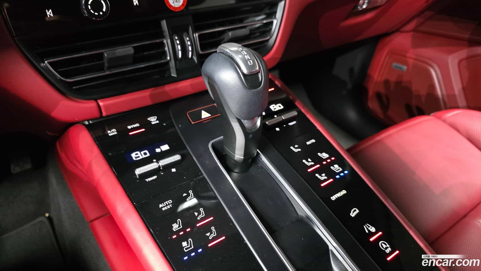 Macan Porsche 2023.1-INNER-009