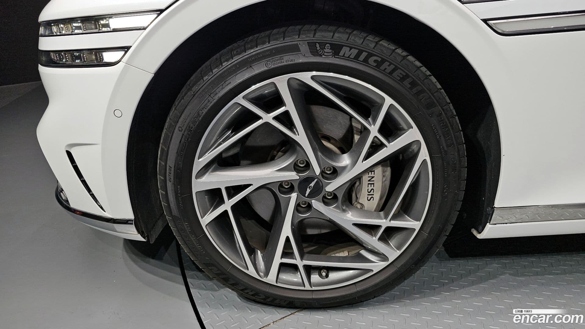 Main__Slider__Photo:G90 Genesis 2022.1-4