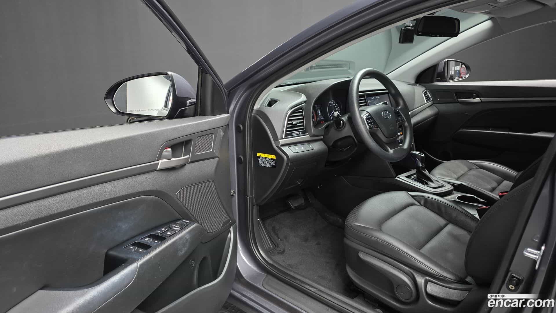AVANTE Hyundai 2017.11-INNER-010