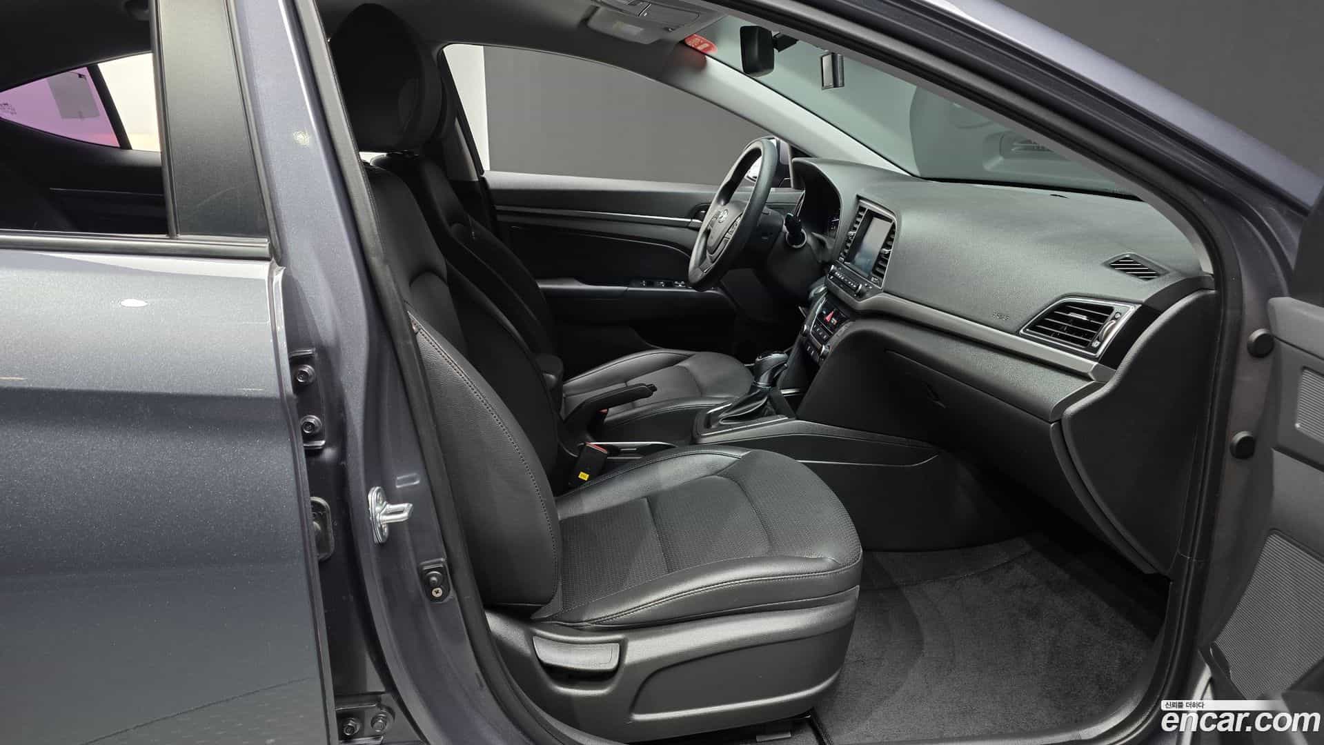 AVANTE Hyundai 2017.11-OPTION-015