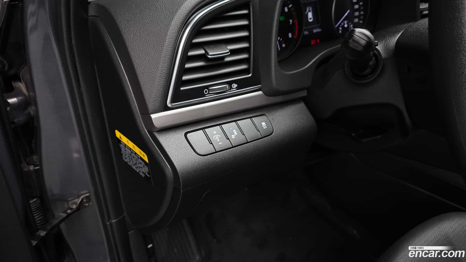 AVANTE Hyundai 2017.11-OPTION-022