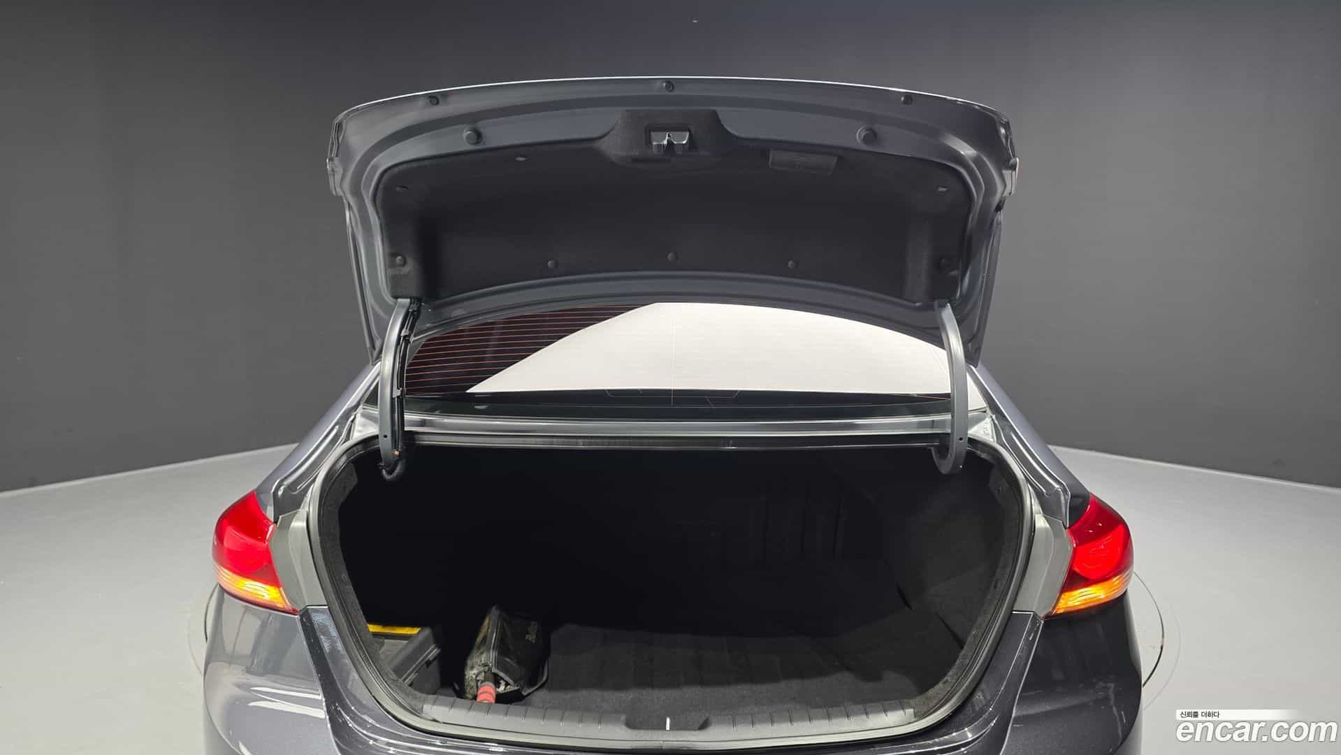 AVANTE Hyundai 2017.11-OPTION-024