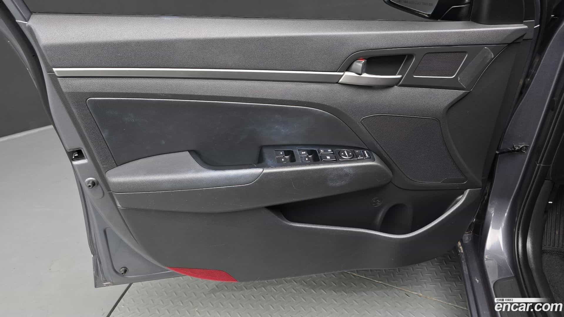 AVANTE Hyundai 2017.11-INNER-034