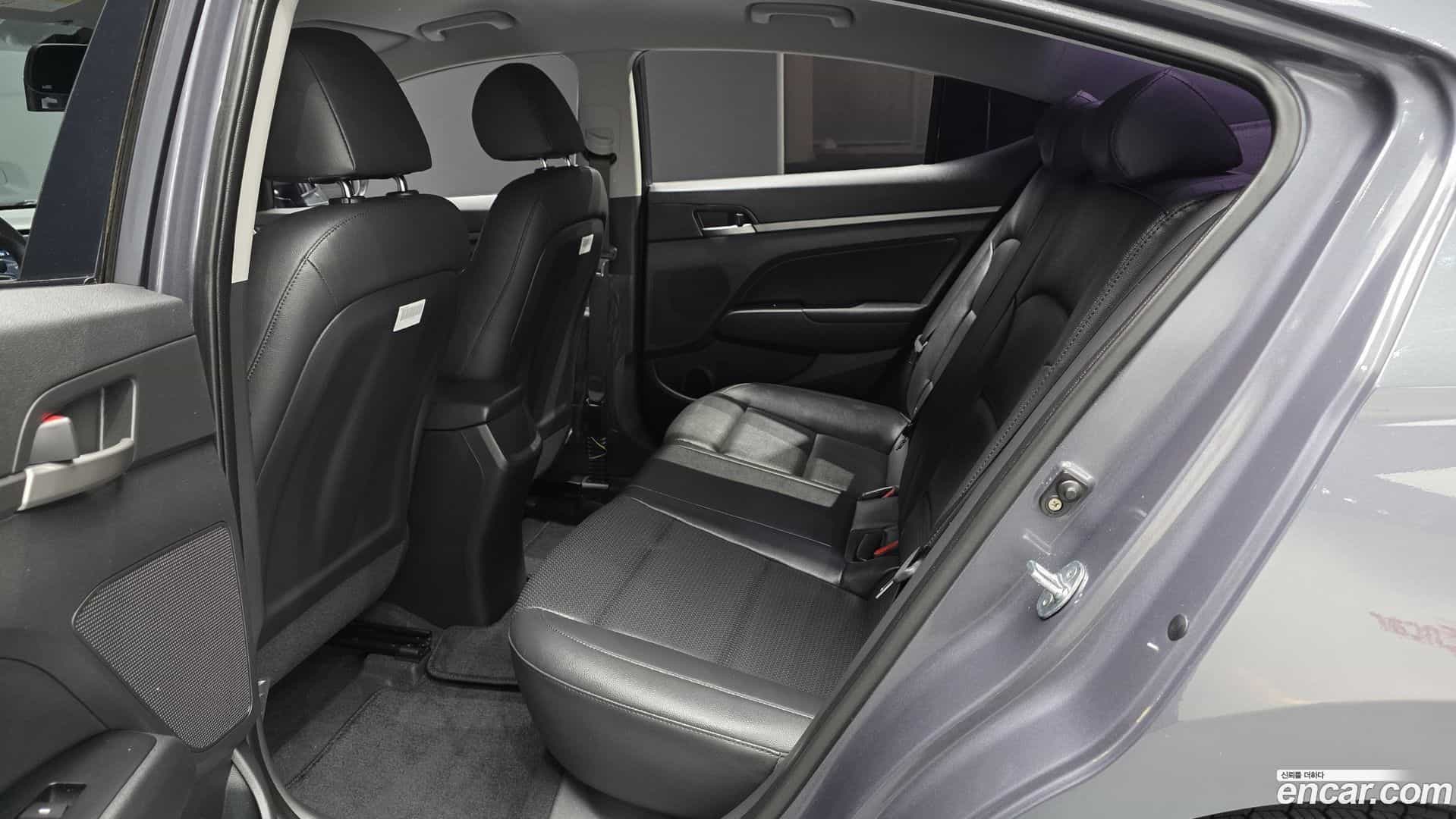 AVANTE Hyundai 2017.11-INNER-036