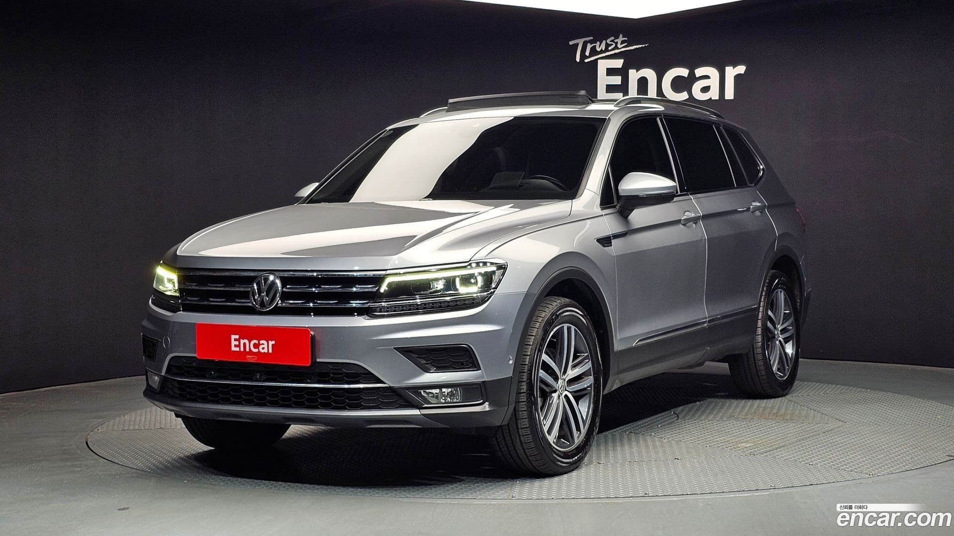 Main__Slider__Photo:Tiguan Volkswagen 2020.10-0